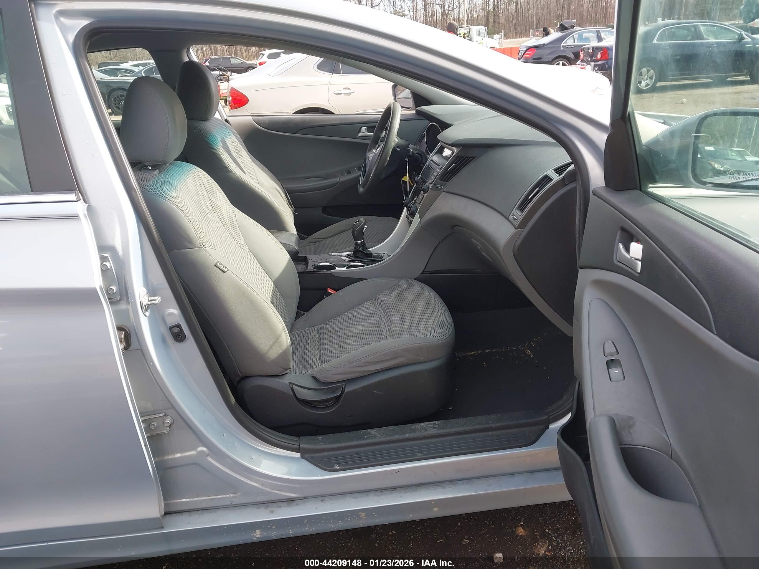 HYUNDAI SONATA image 5