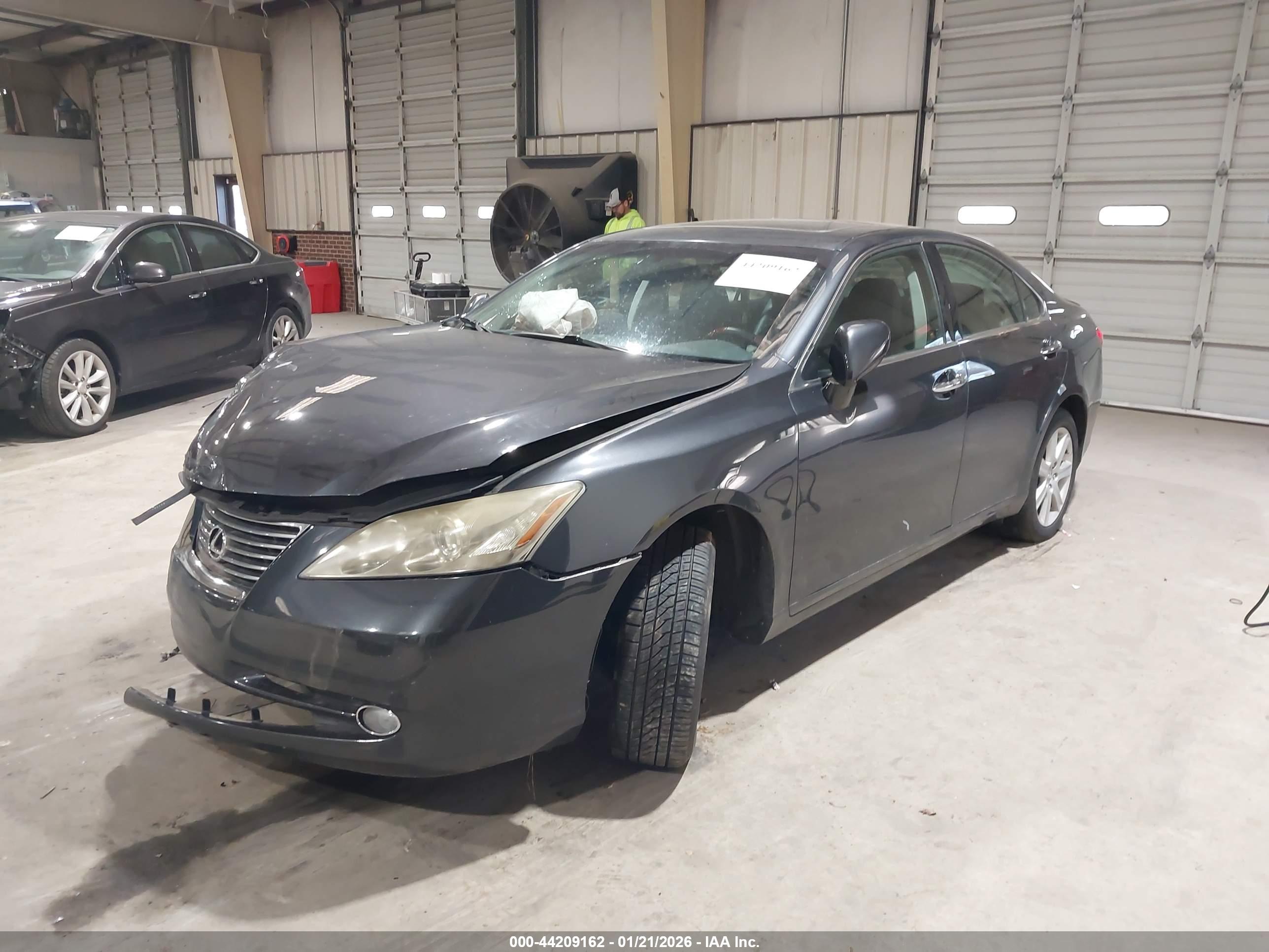LEXUS ES image 2