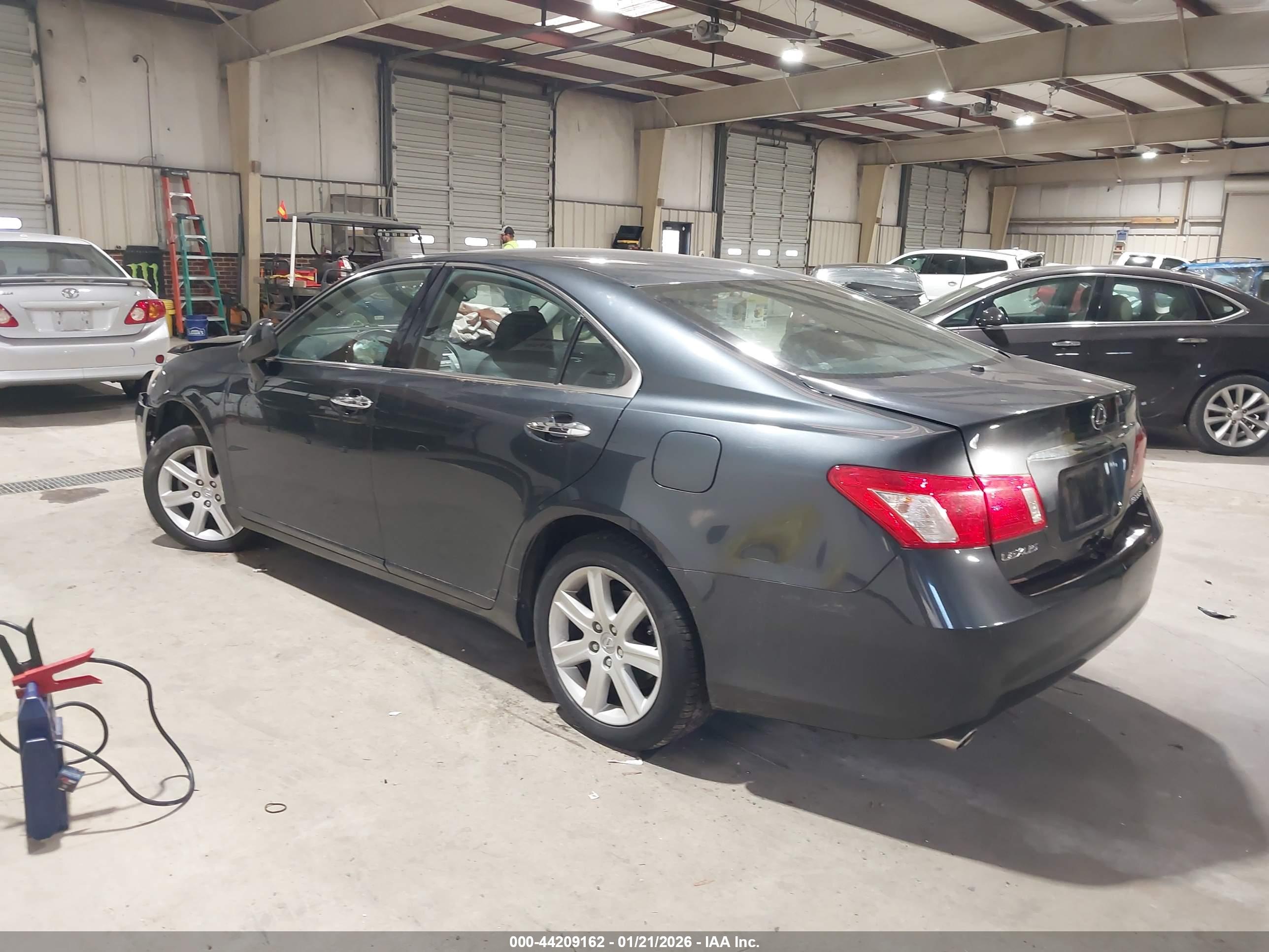 LEXUS ES image 3