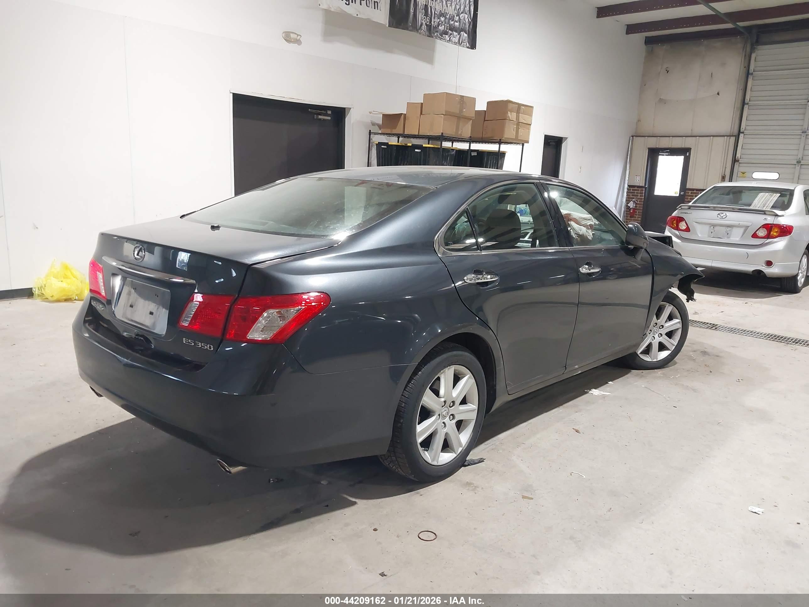 LEXUS ES image 4