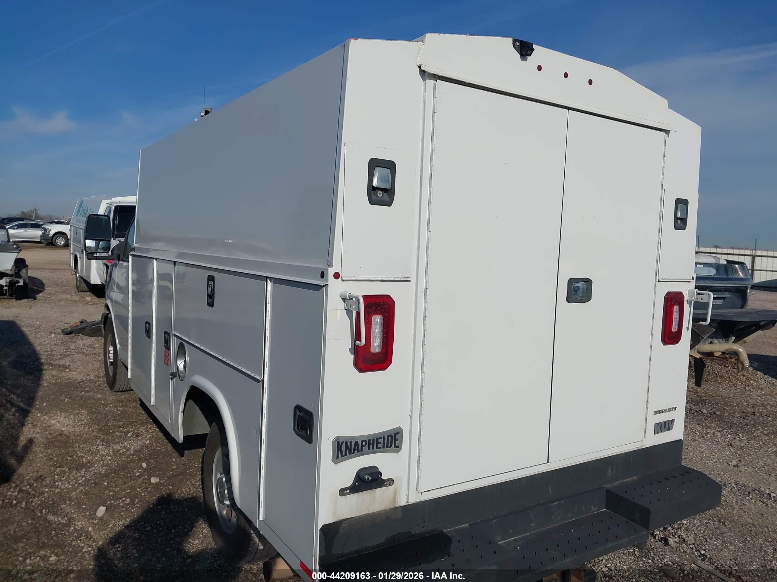 CHEVROLET EXPRESS image 3
