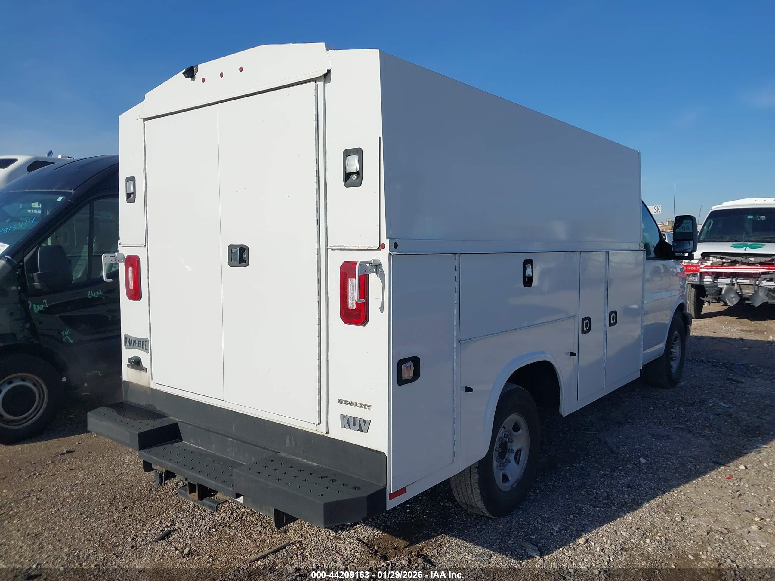 CHEVROLET EXPRESS image 4