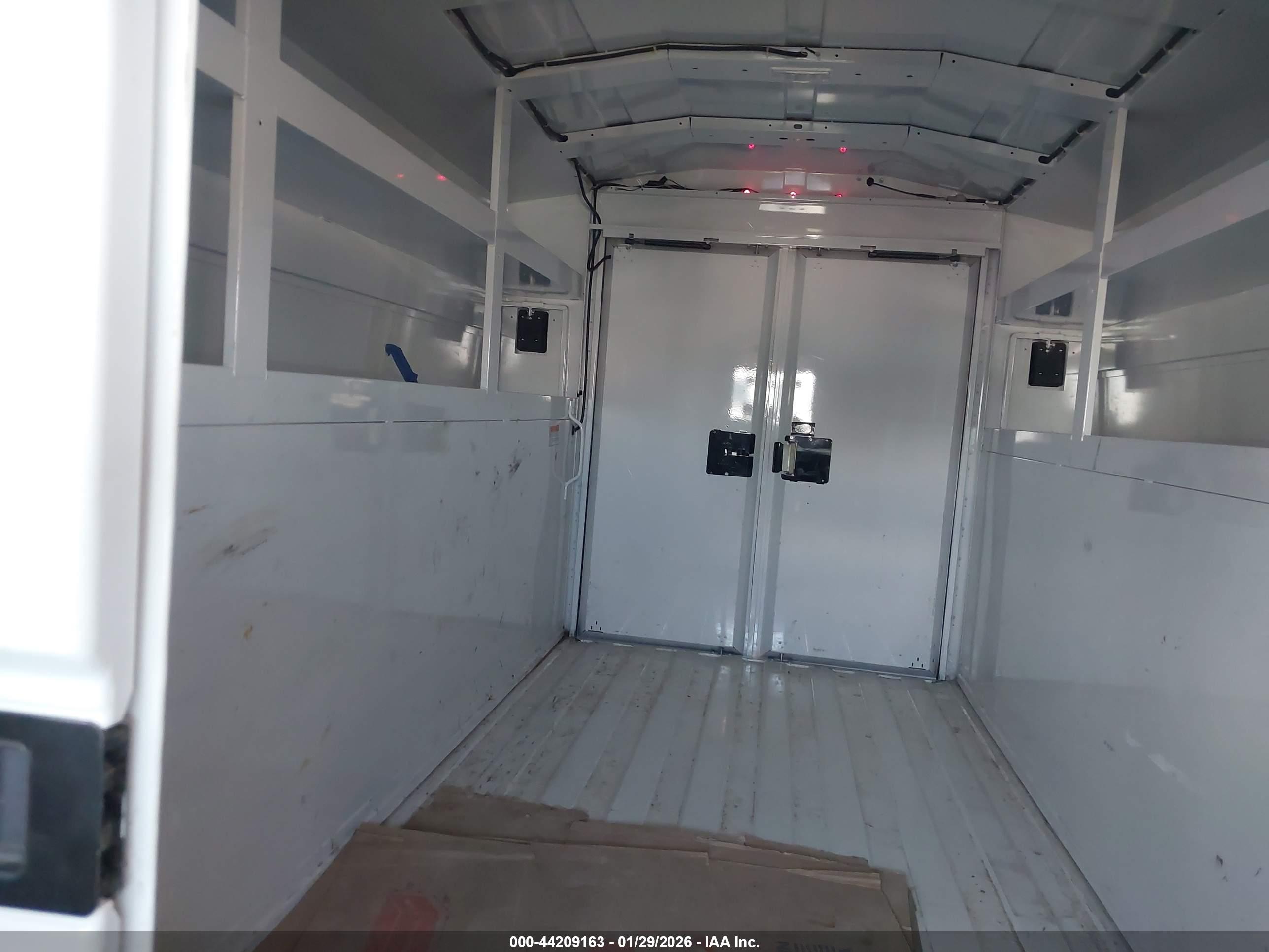 CHEVROLET EXPRESS image 7