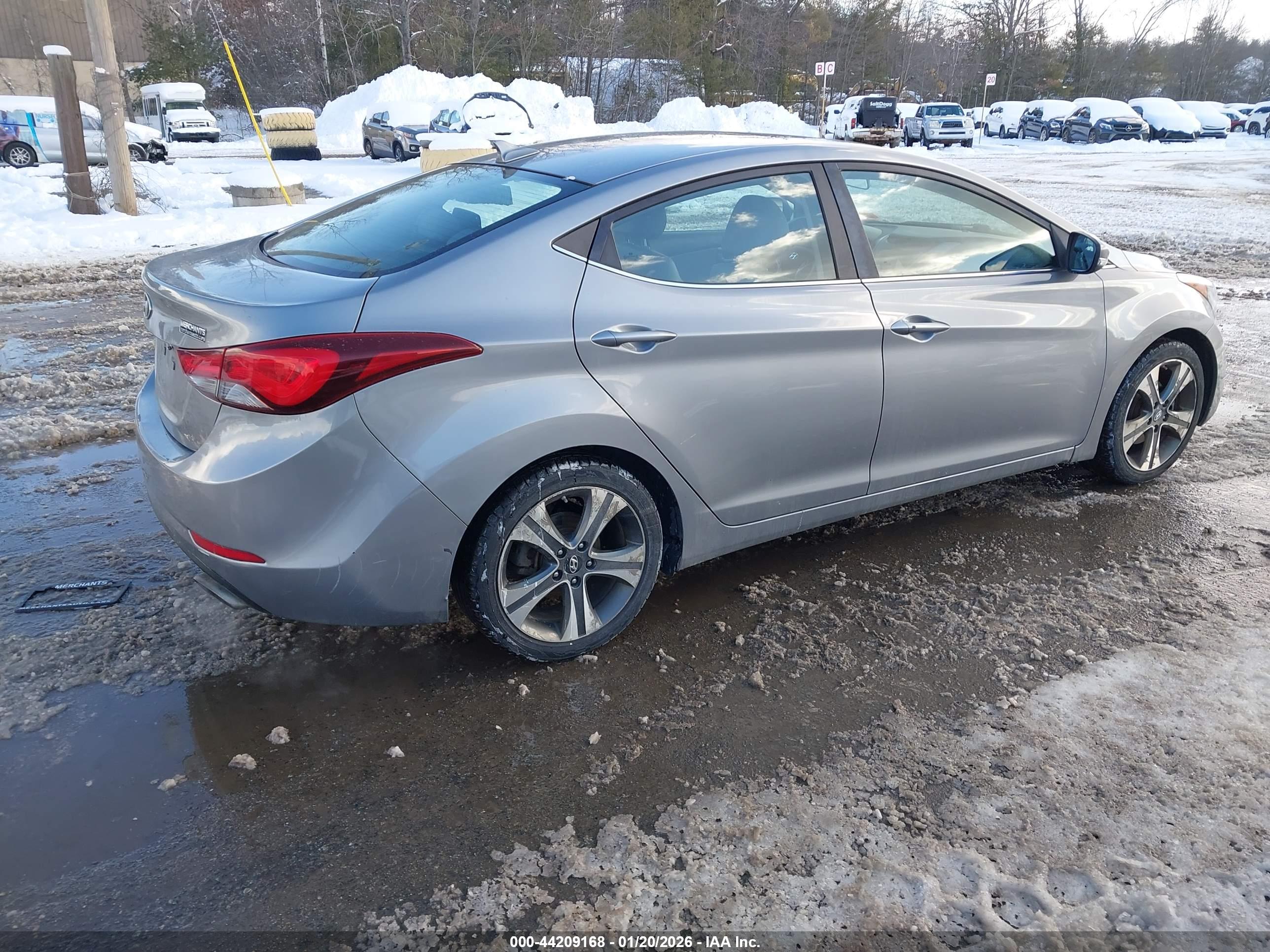 HYUNDAI ELANTRA image 4