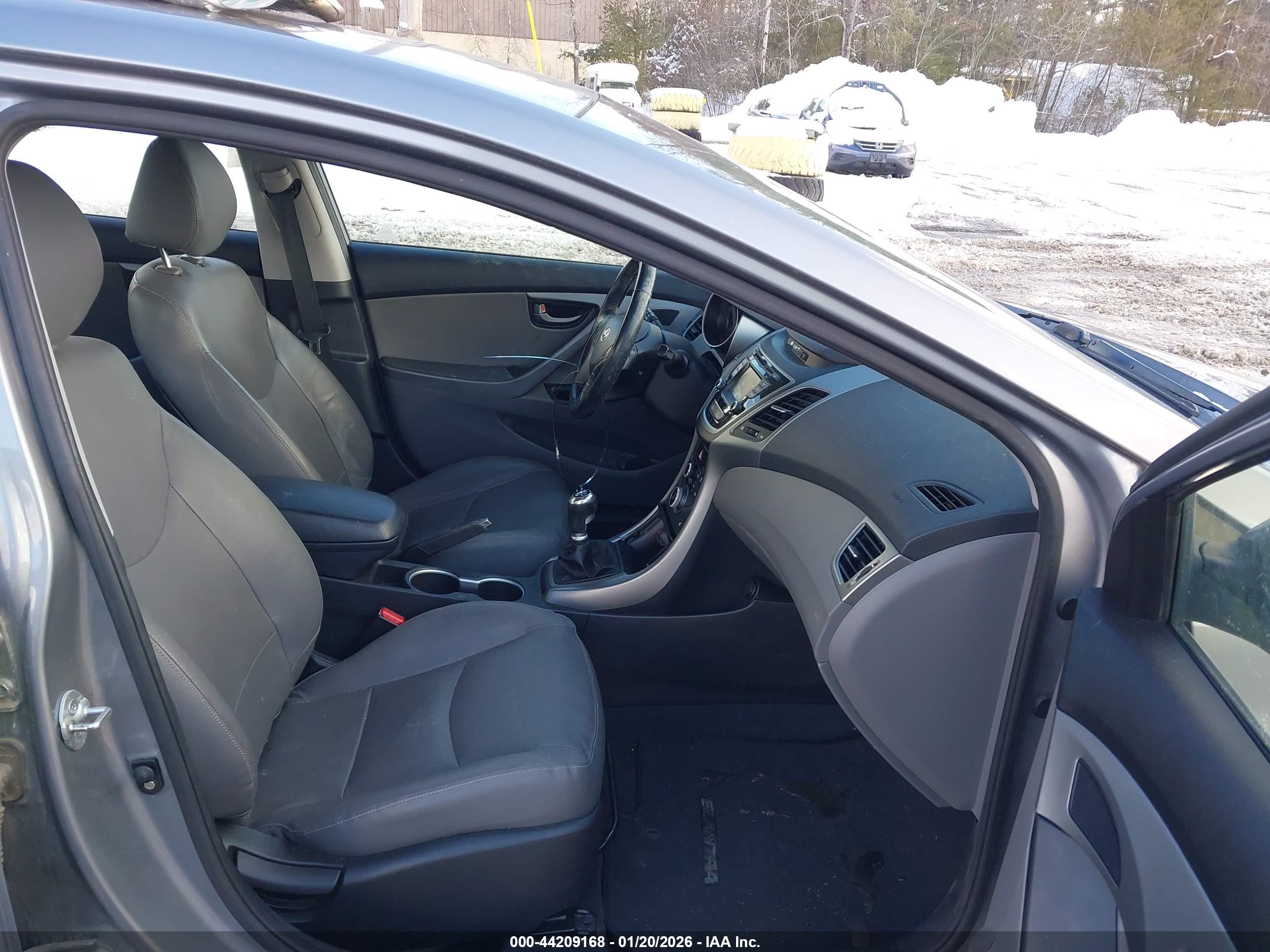 HYUNDAI ELANTRA image 5