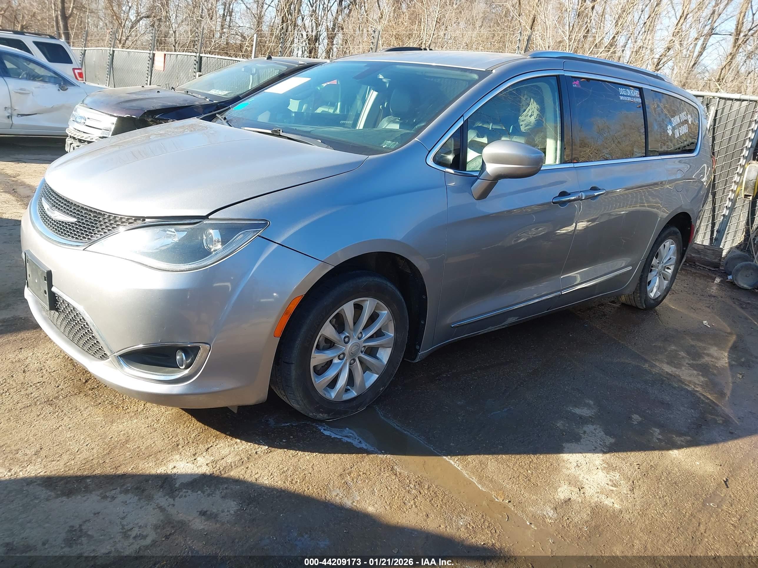 CHRYSLER PACIFICA image 2