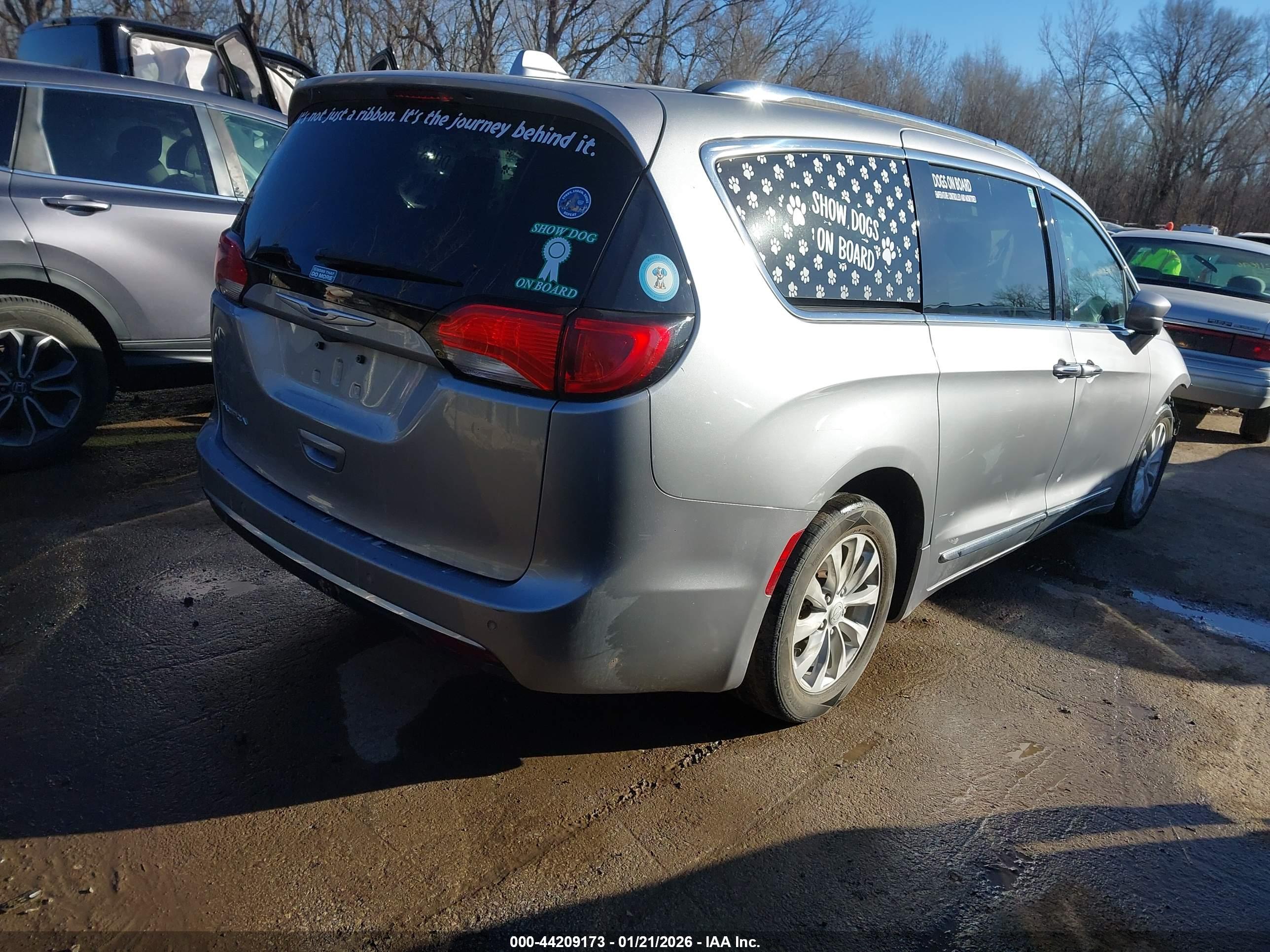 CHRYSLER PACIFICA image 4