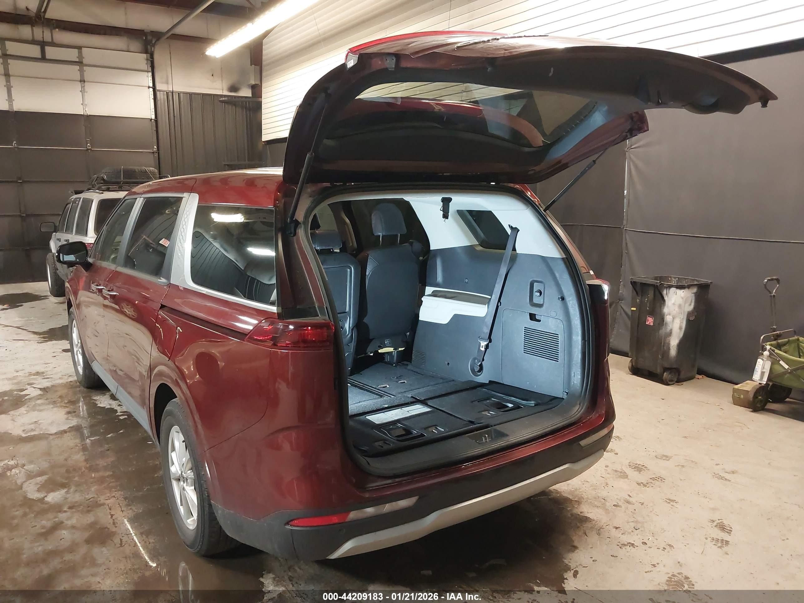 KIA CARNIVAL image 3