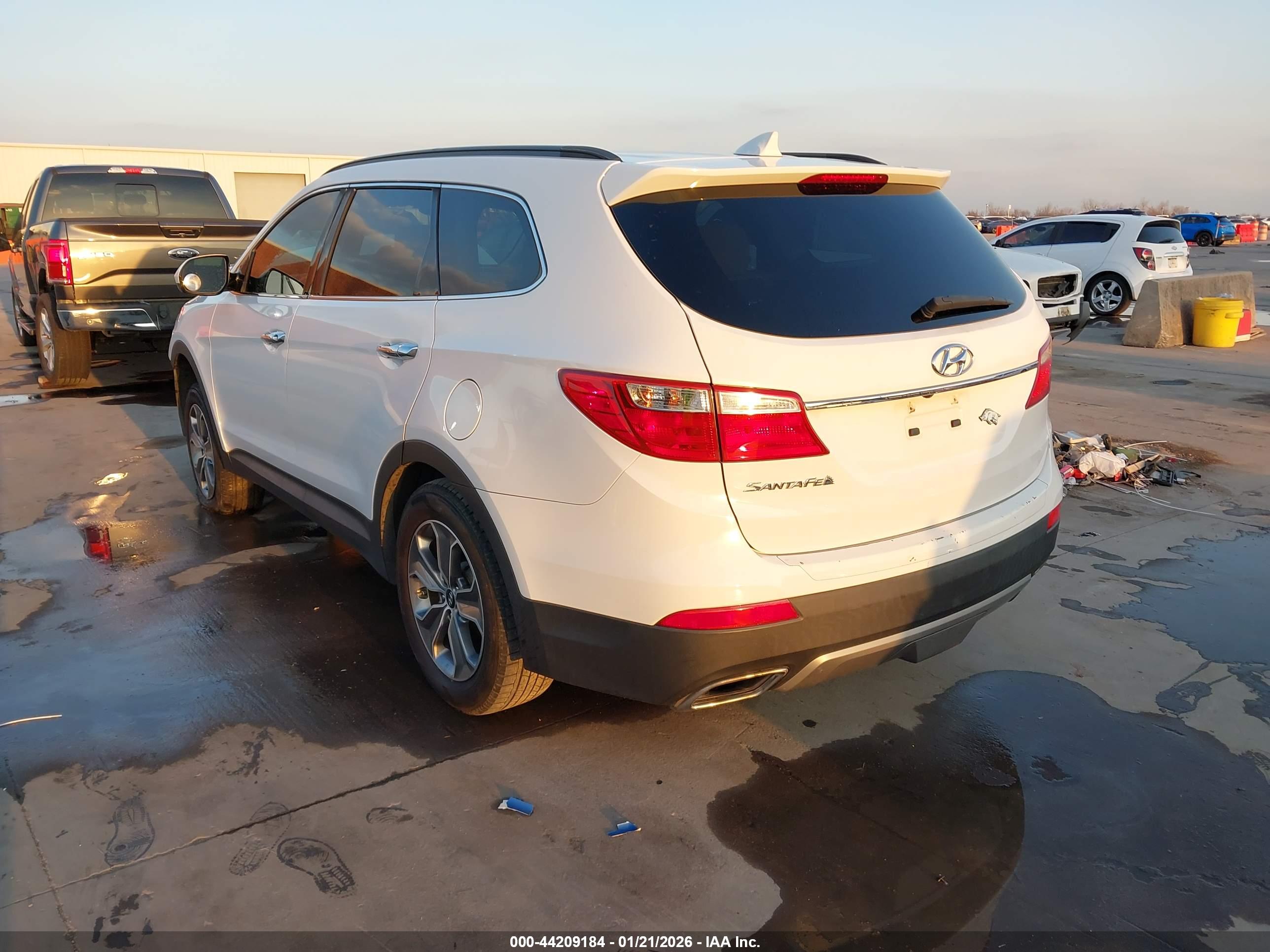 HYUNDAI SANTA image 3