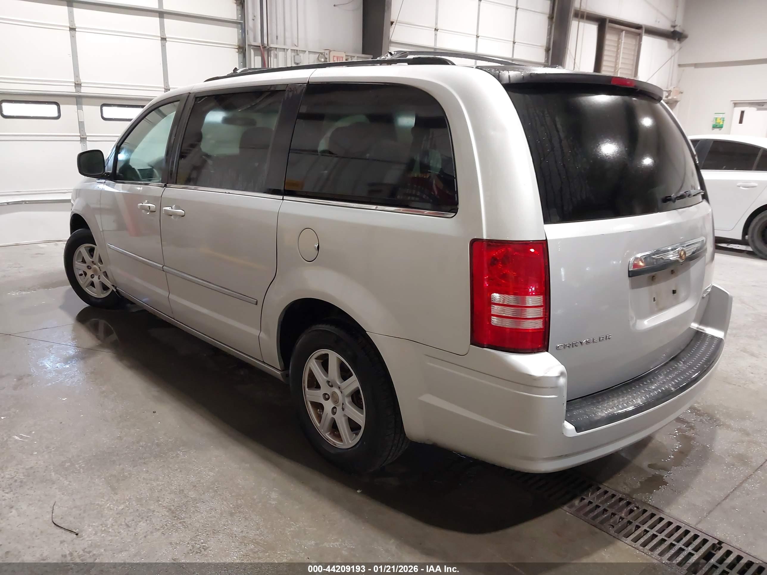 CHRYSLER TOWN image 3
