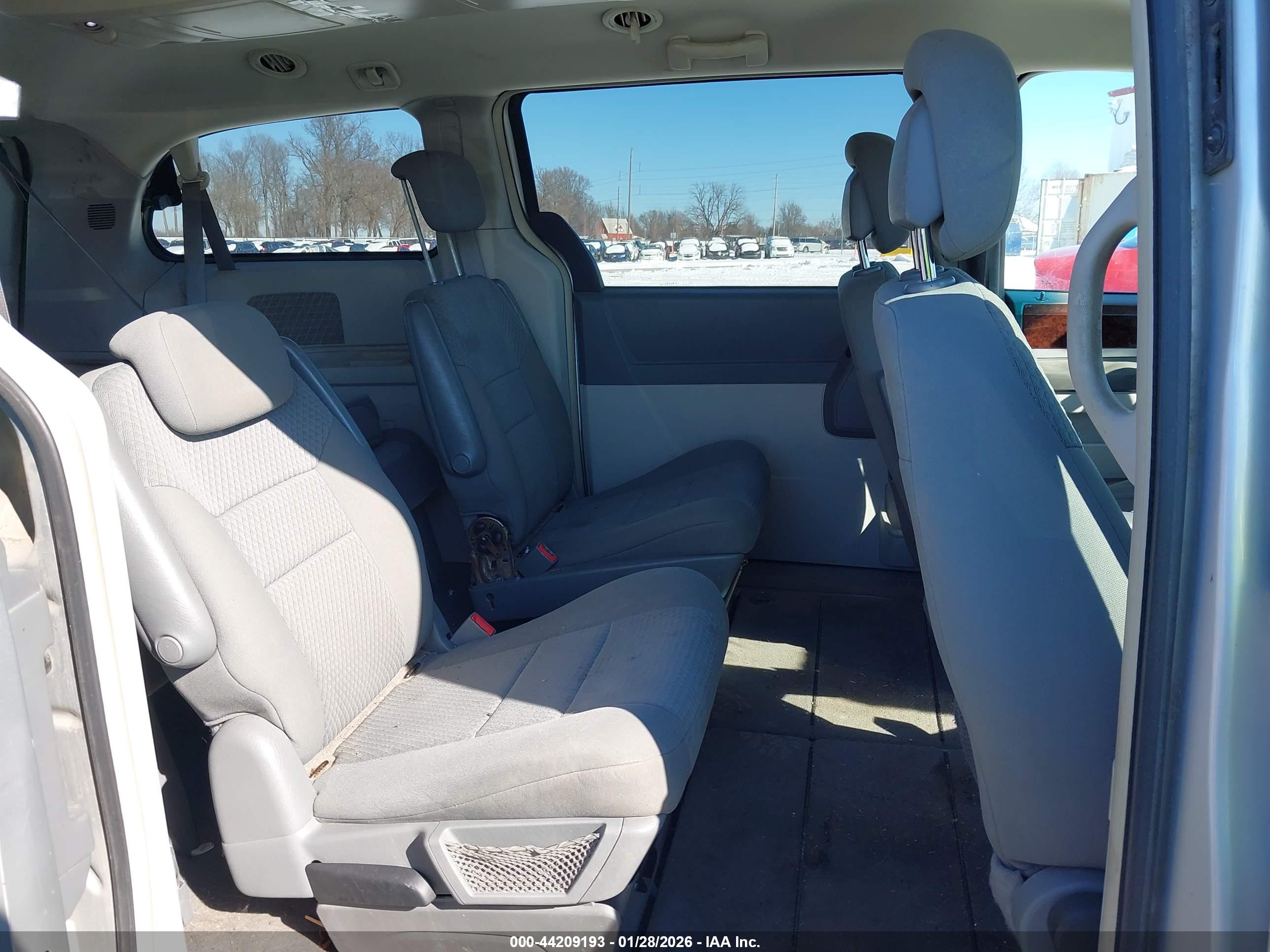 CHRYSLER TOWN image 8