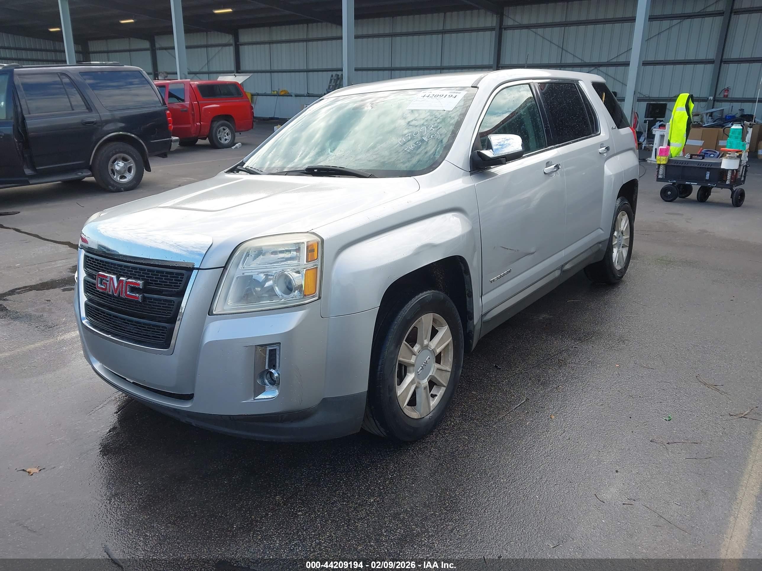 GMC TERRAIN image 2