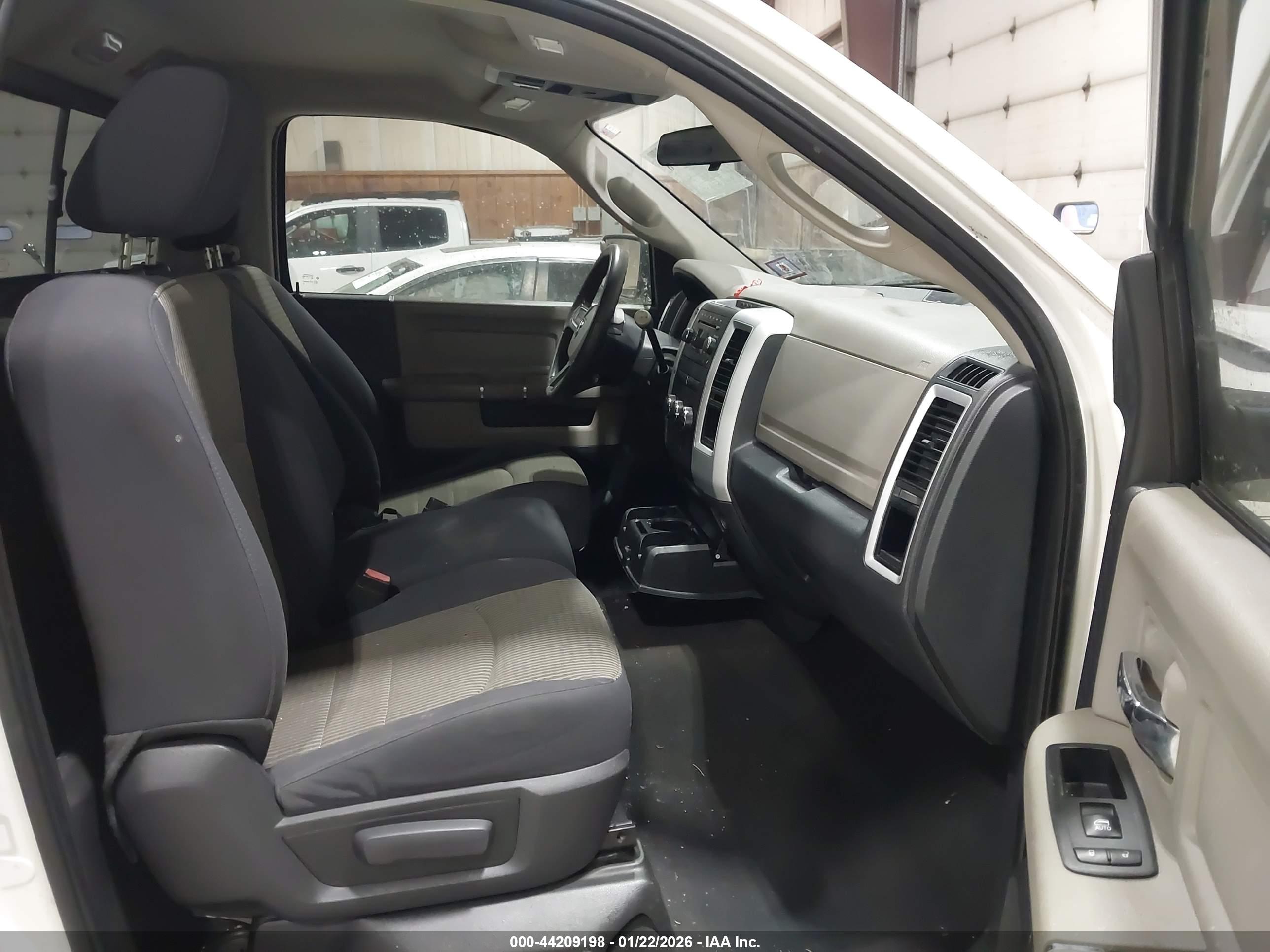 DODGE RAM image 5