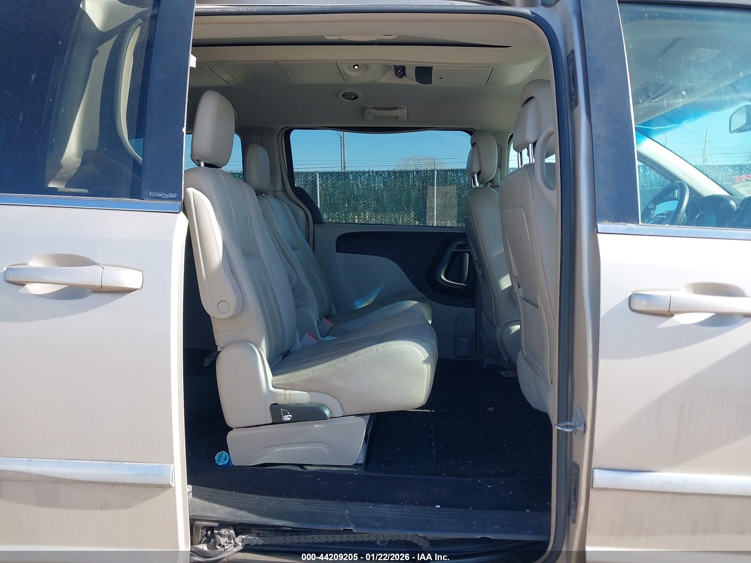 CHRYSLER TOWN image 8