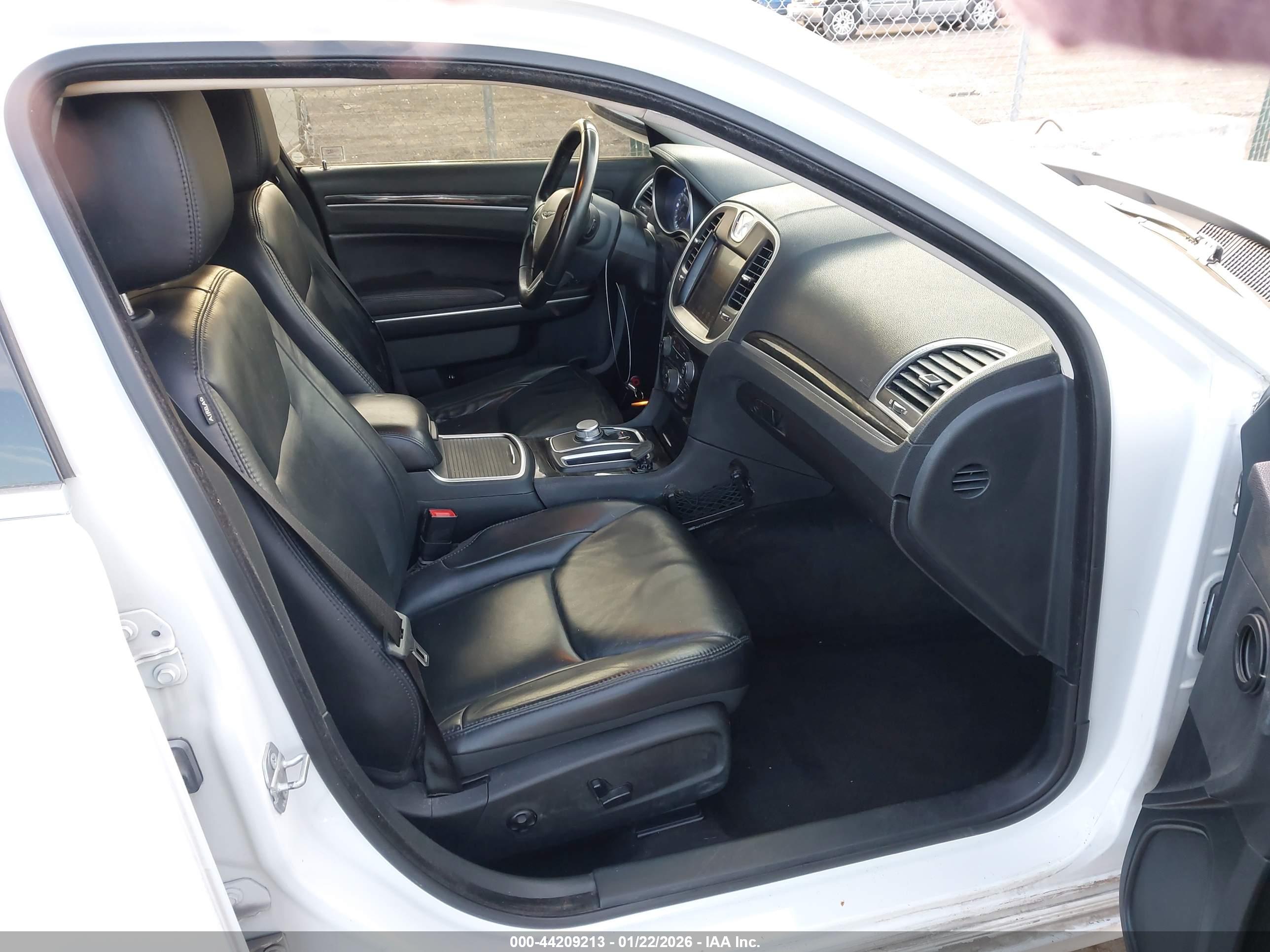 CHRYSLER 300 image 5