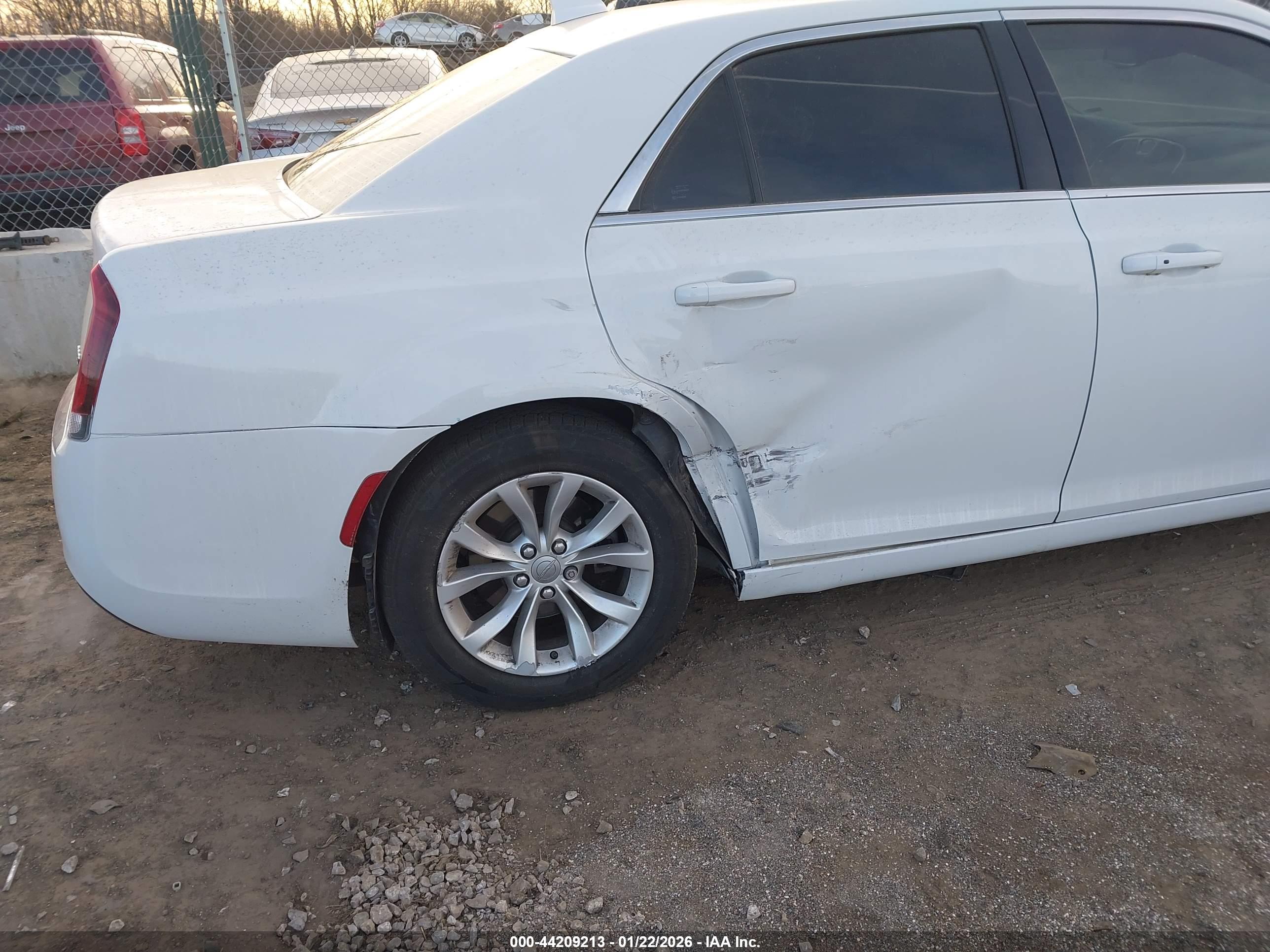 CHRYSLER 300 image 6