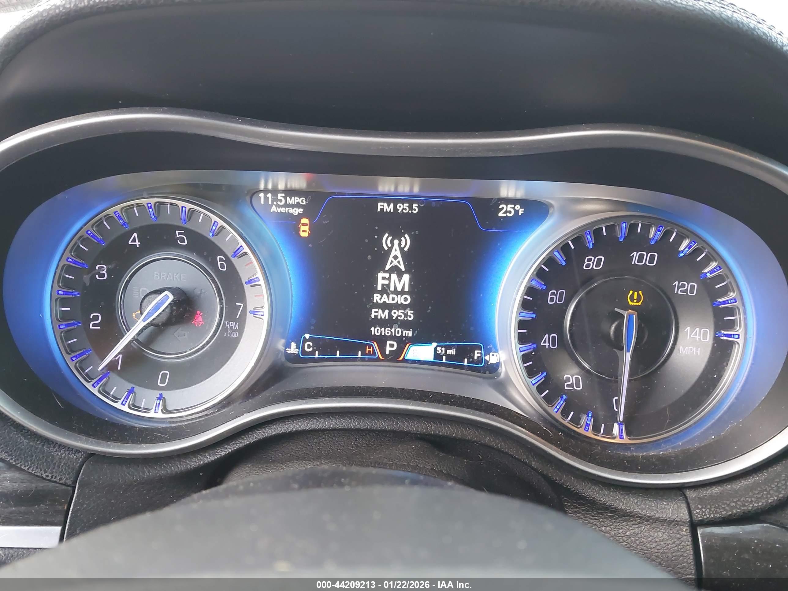 CHRYSLER 300 image 7
