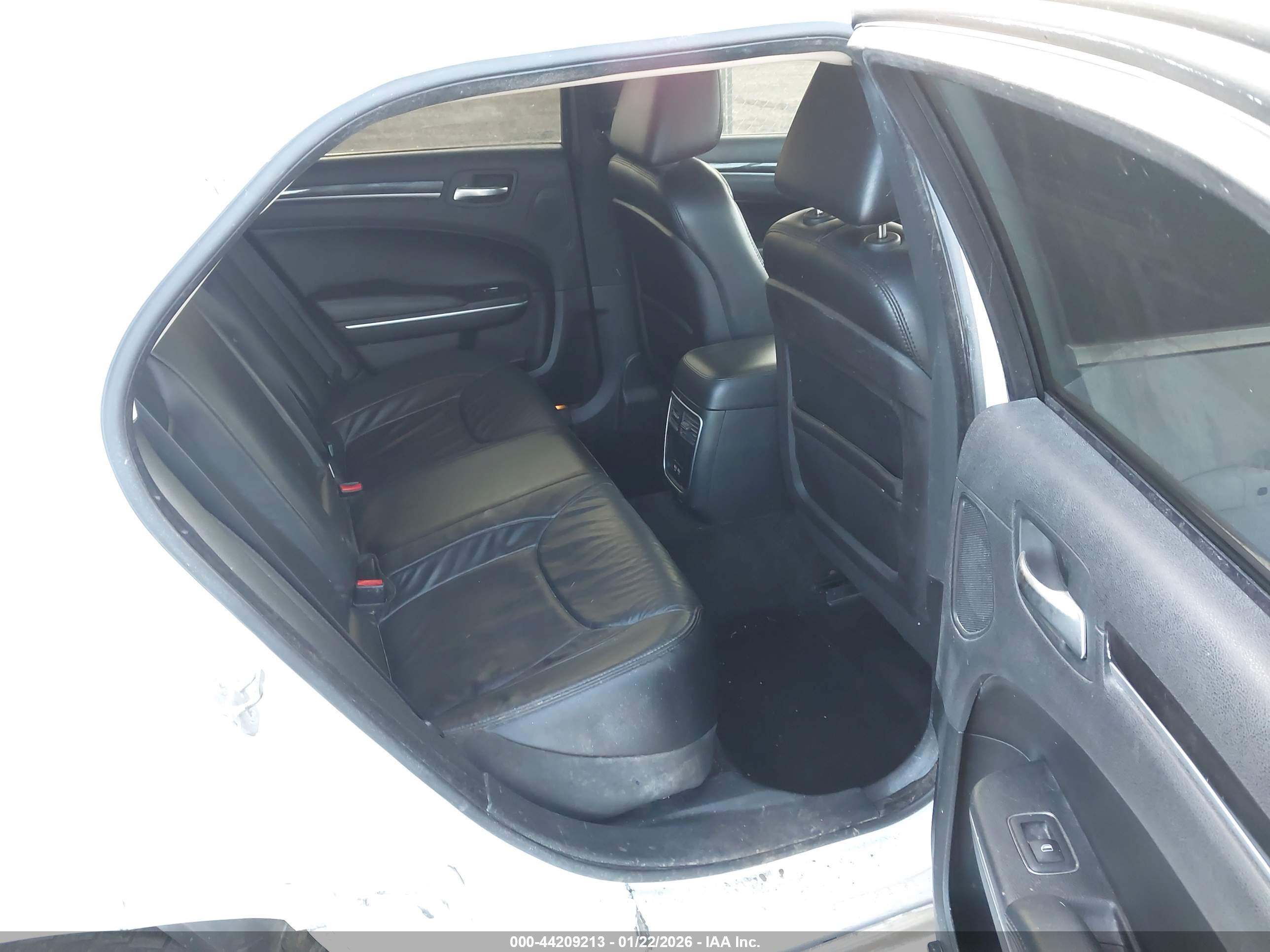CHRYSLER 300 image 8