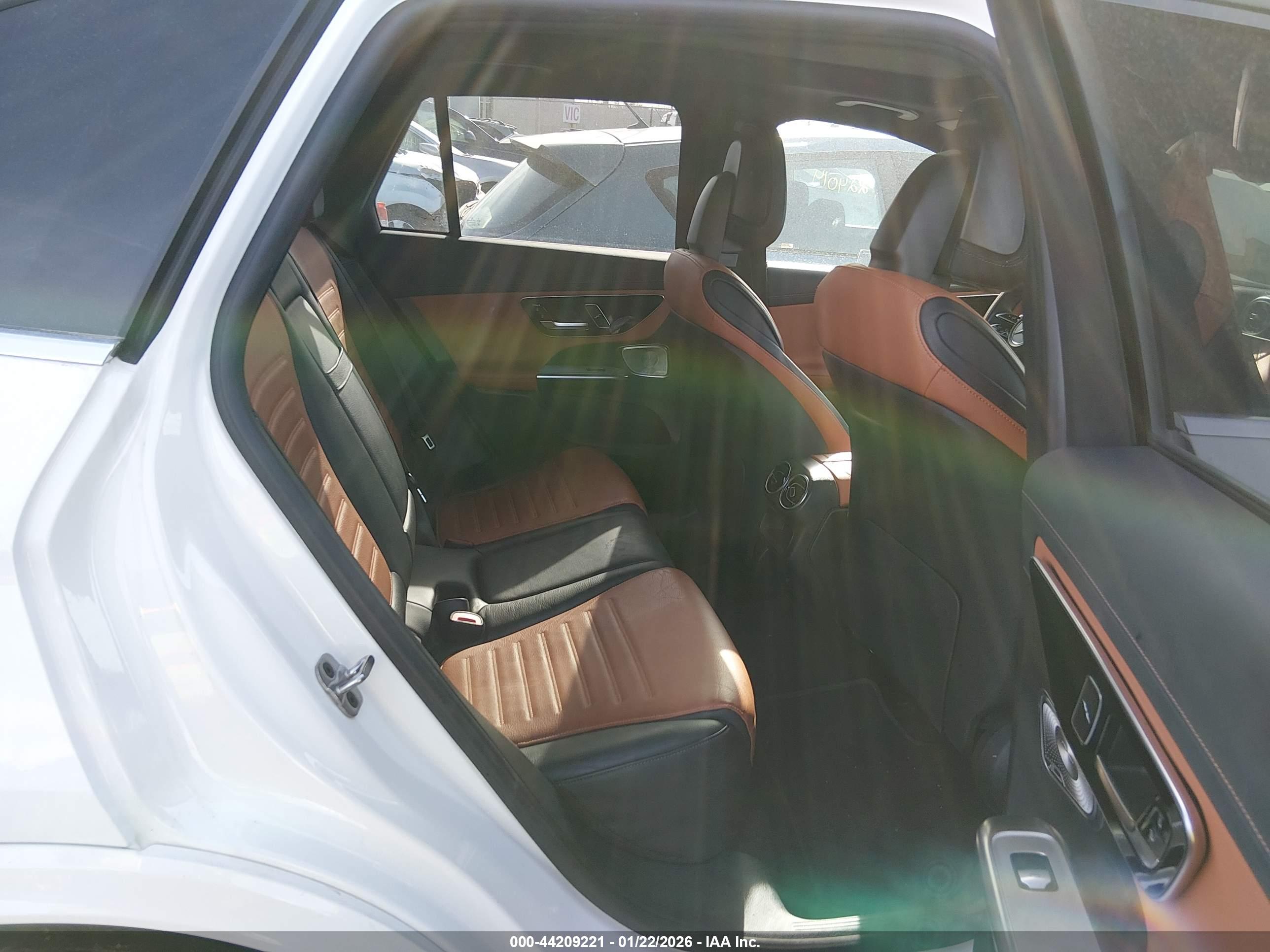 MERCEDES-BENZ GLC image 8