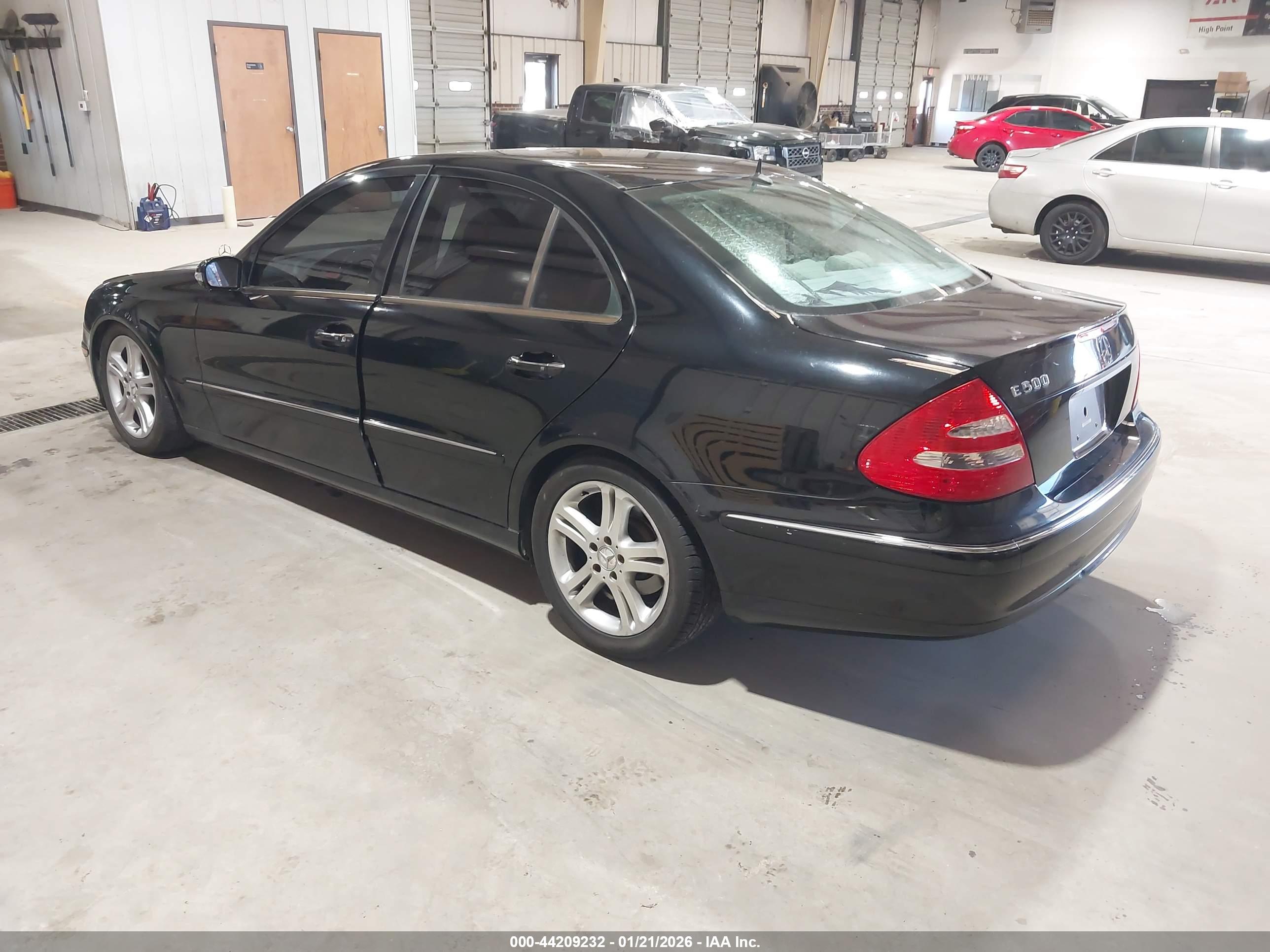 MERCEDES-BENZ E image 3