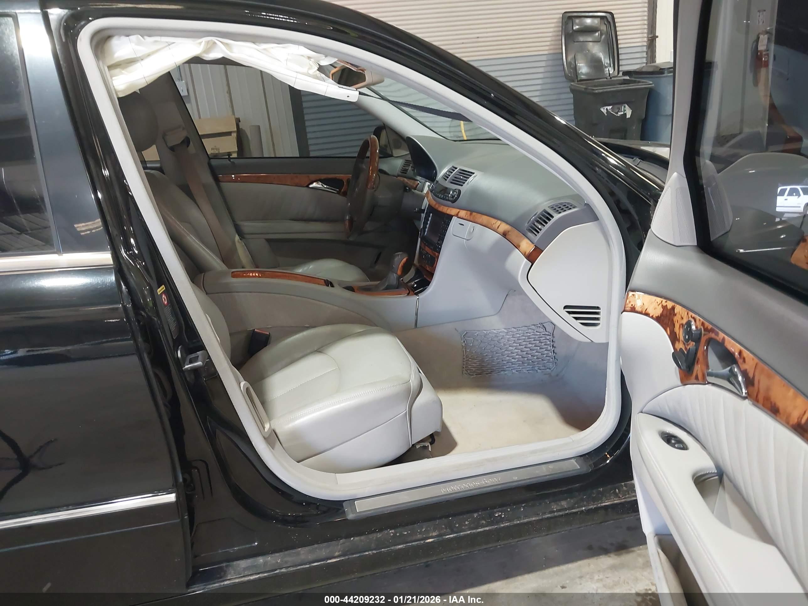 MERCEDES-BENZ E image 5