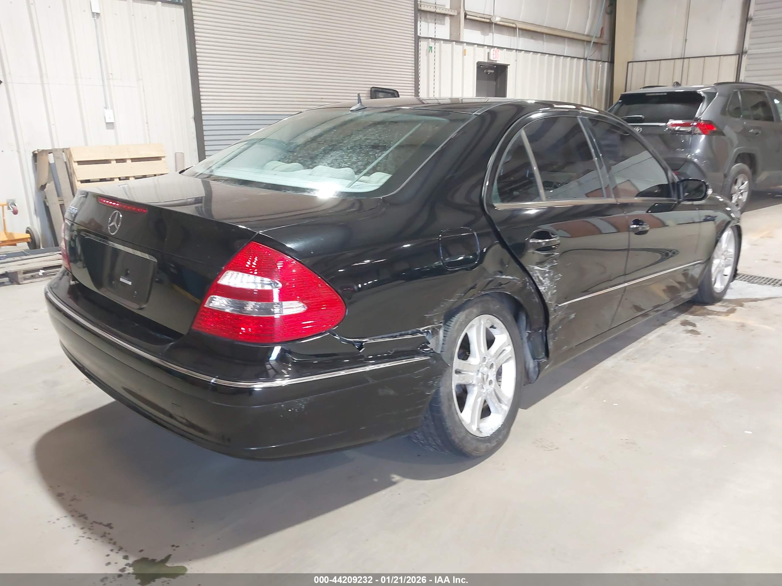 MERCEDES-BENZ E image 6