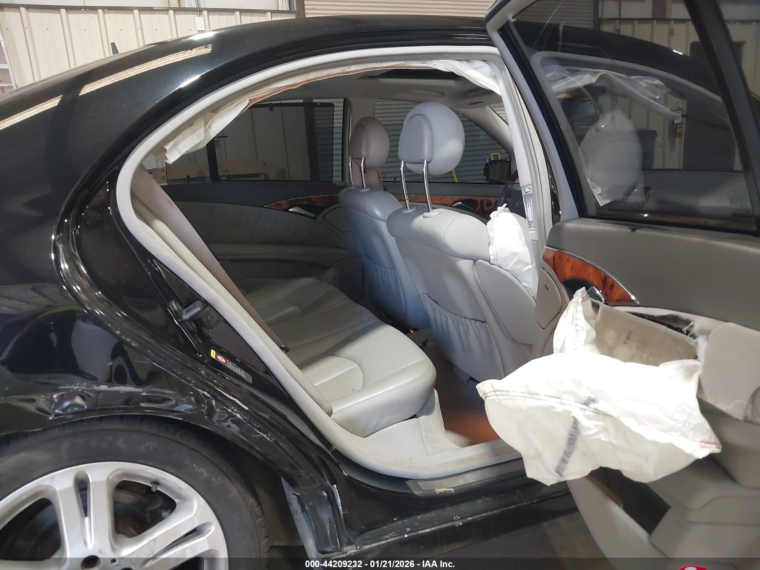 MERCEDES-BENZ E image 8