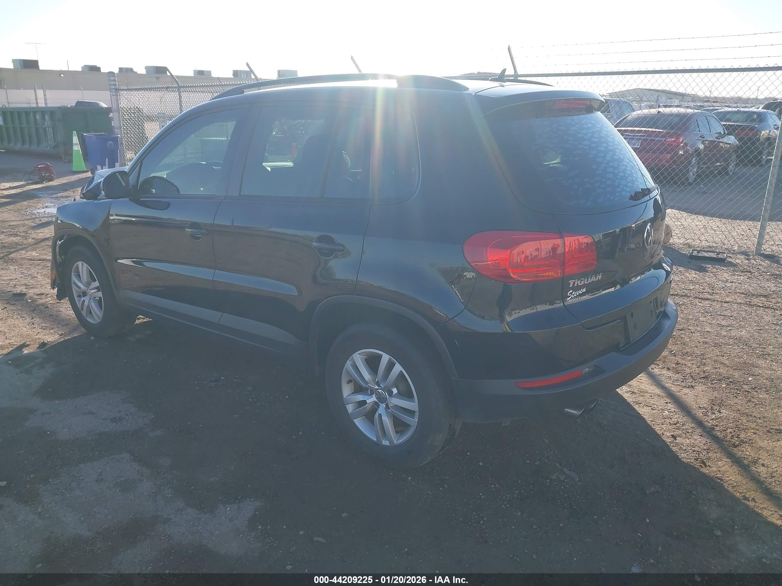 VOLKSWAGEN TIGUAN image 3