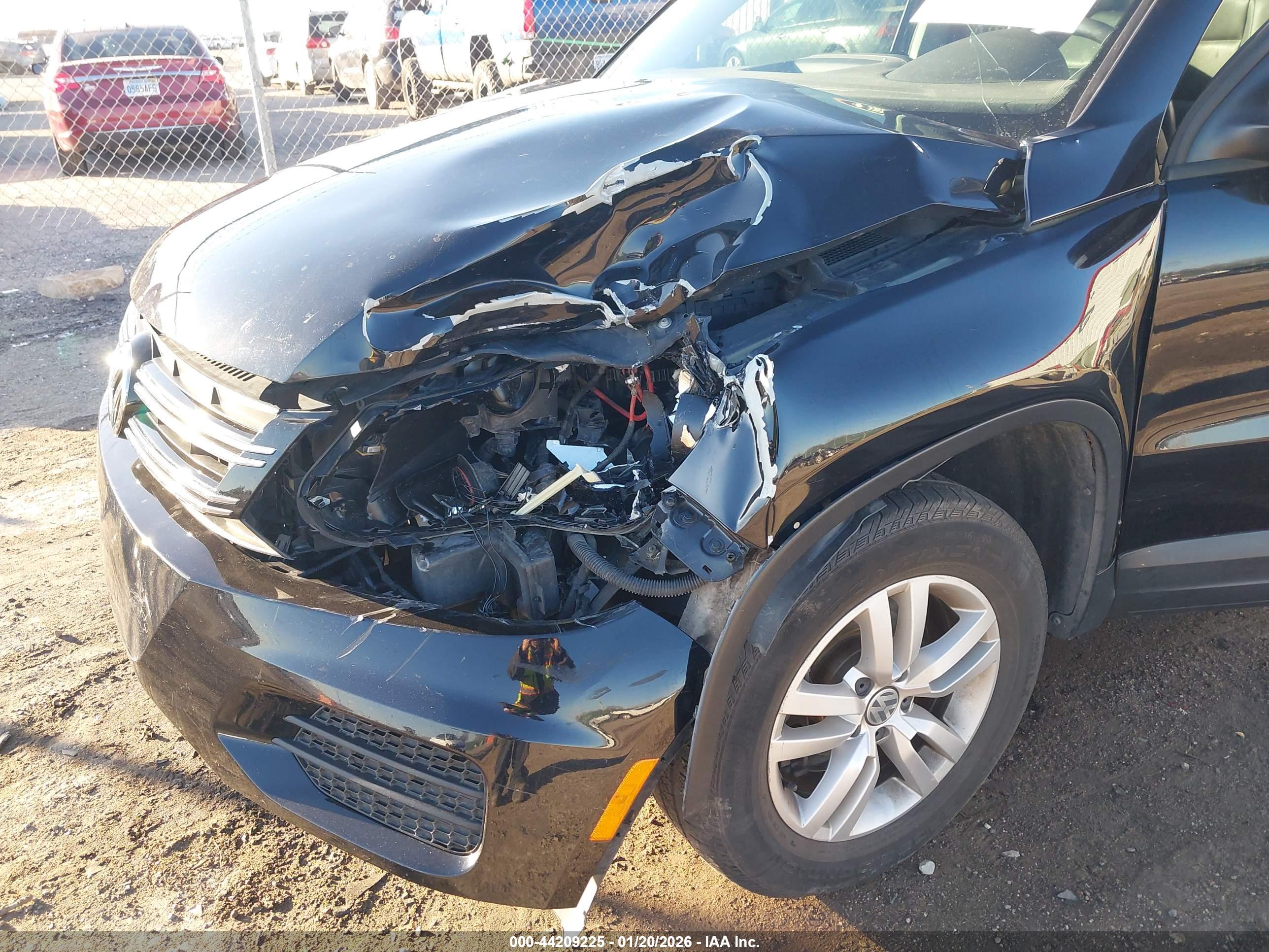 VOLKSWAGEN TIGUAN image 6