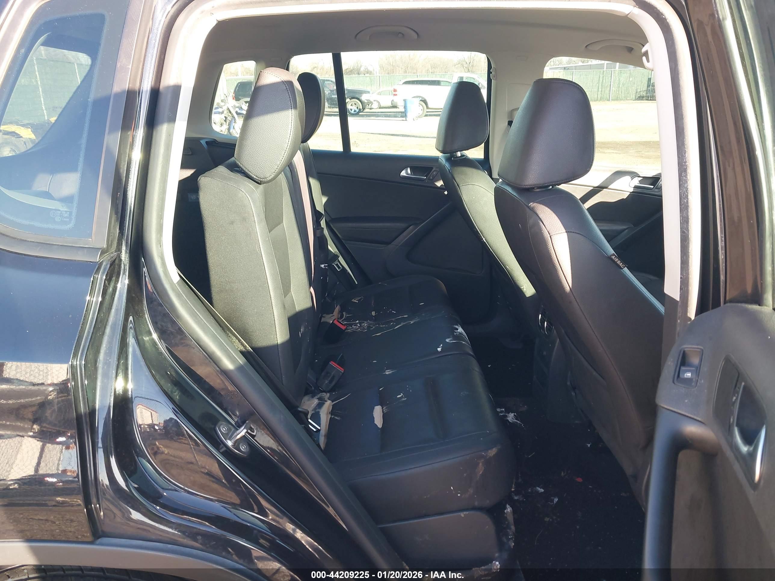 VOLKSWAGEN TIGUAN image 8