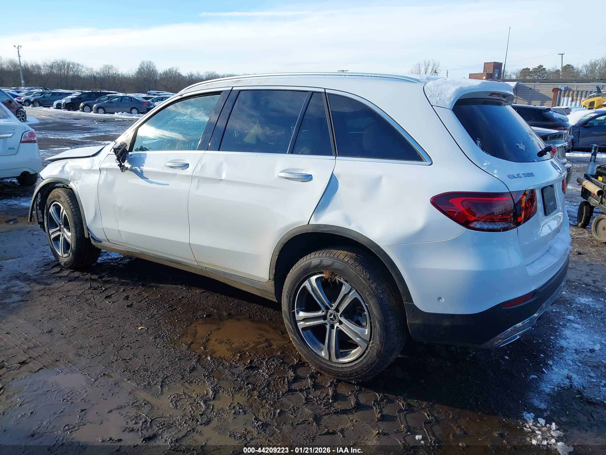 MERCEDES-BENZ GLC image 3