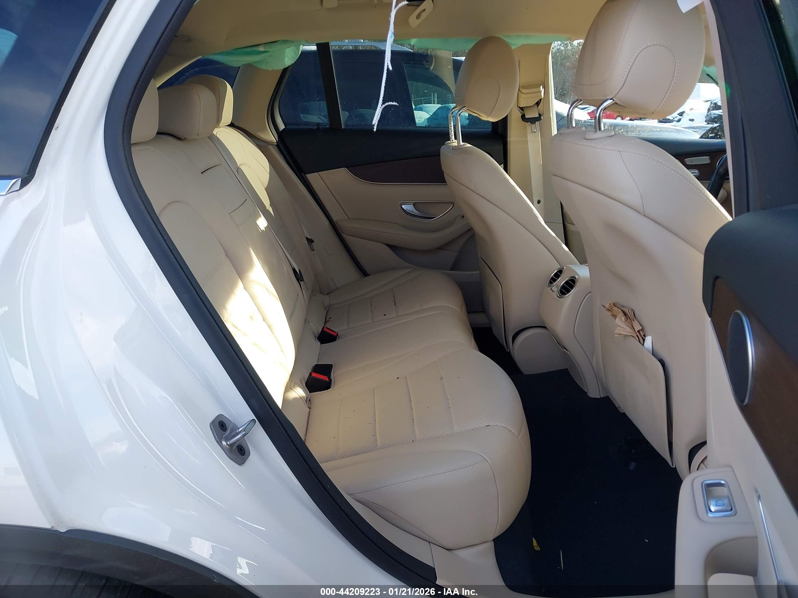MERCEDES-BENZ GLC image 8