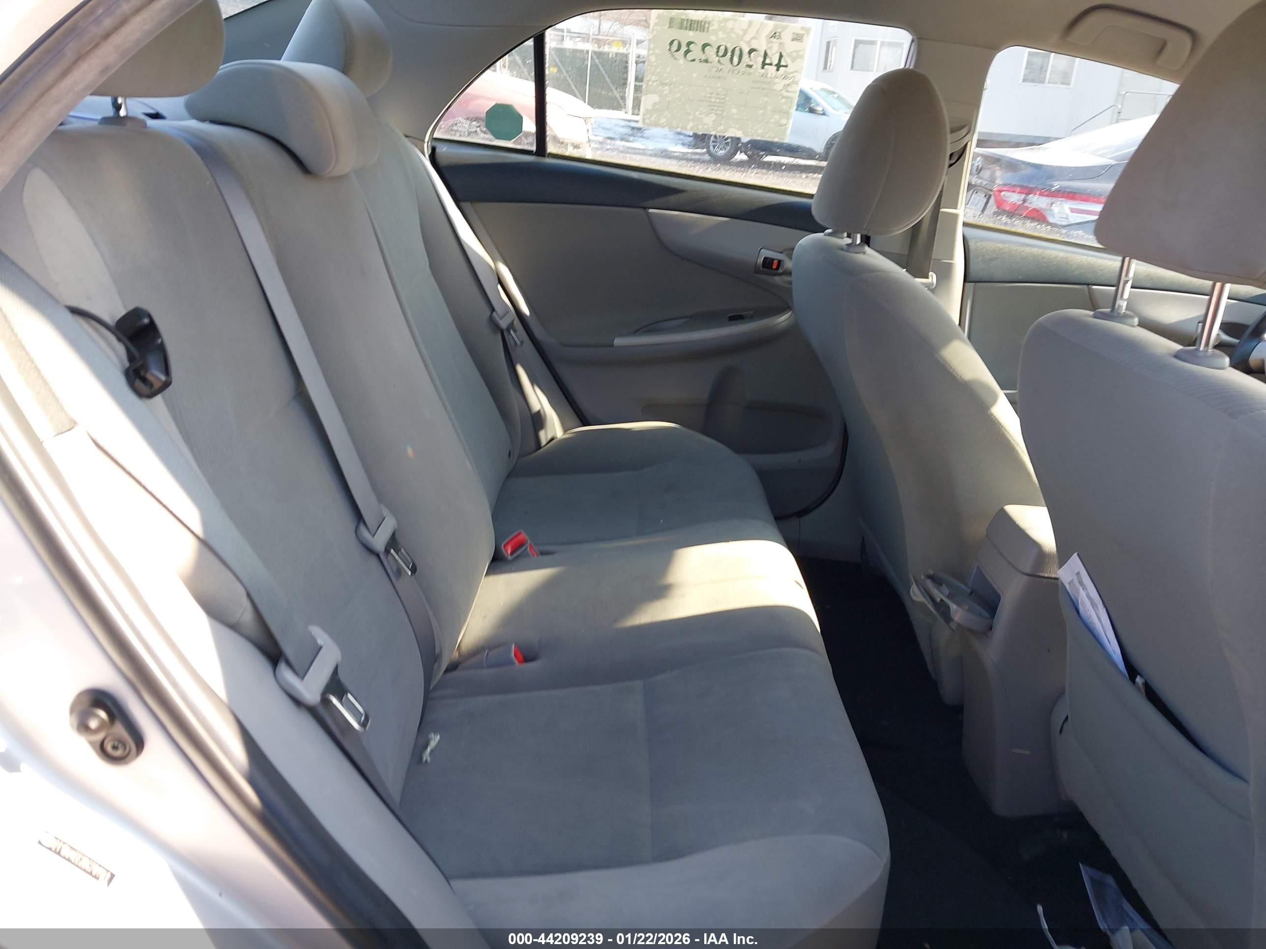 TOYOTA COROLLA image 8