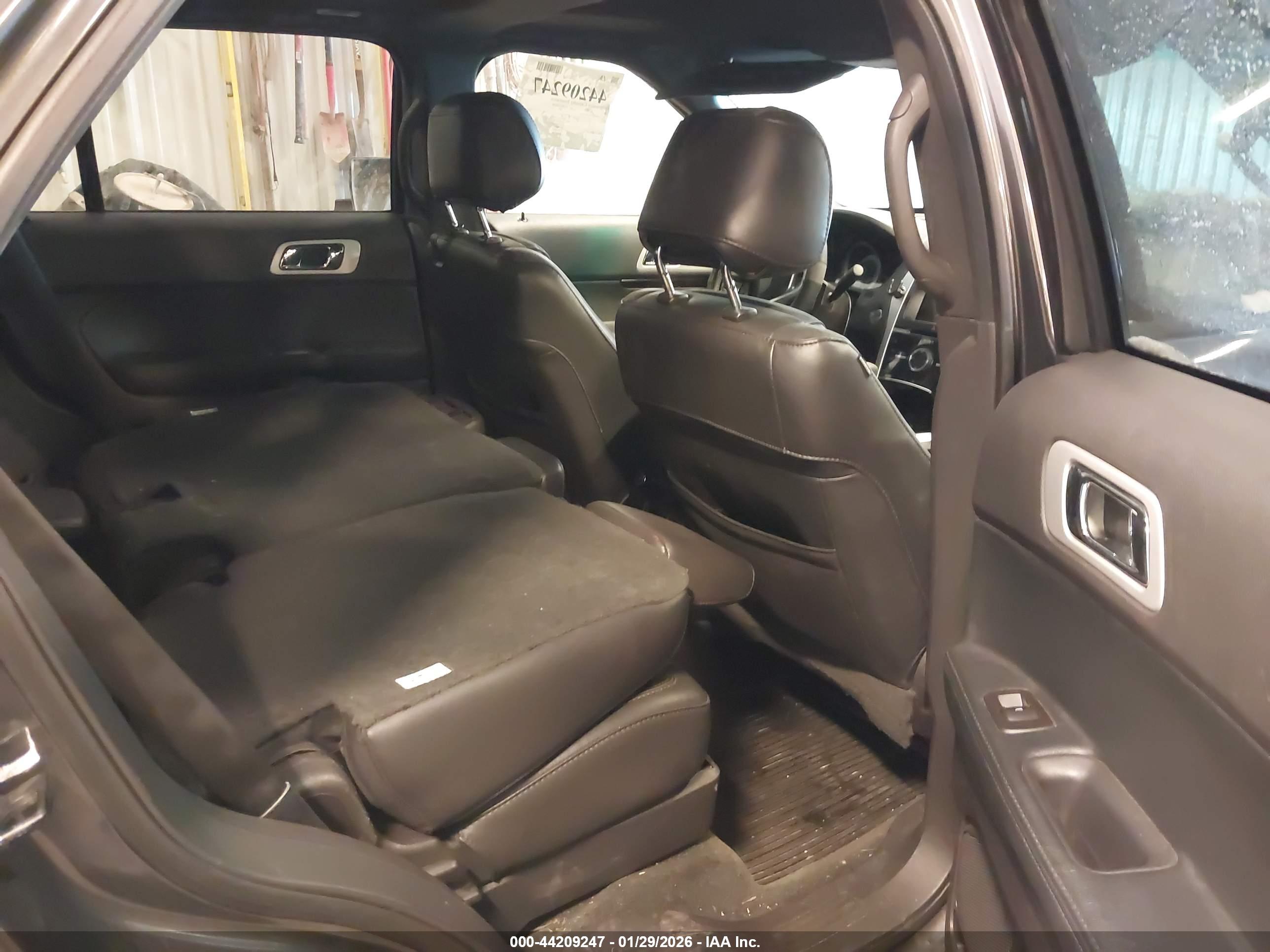 FORD EXPLORER image 8