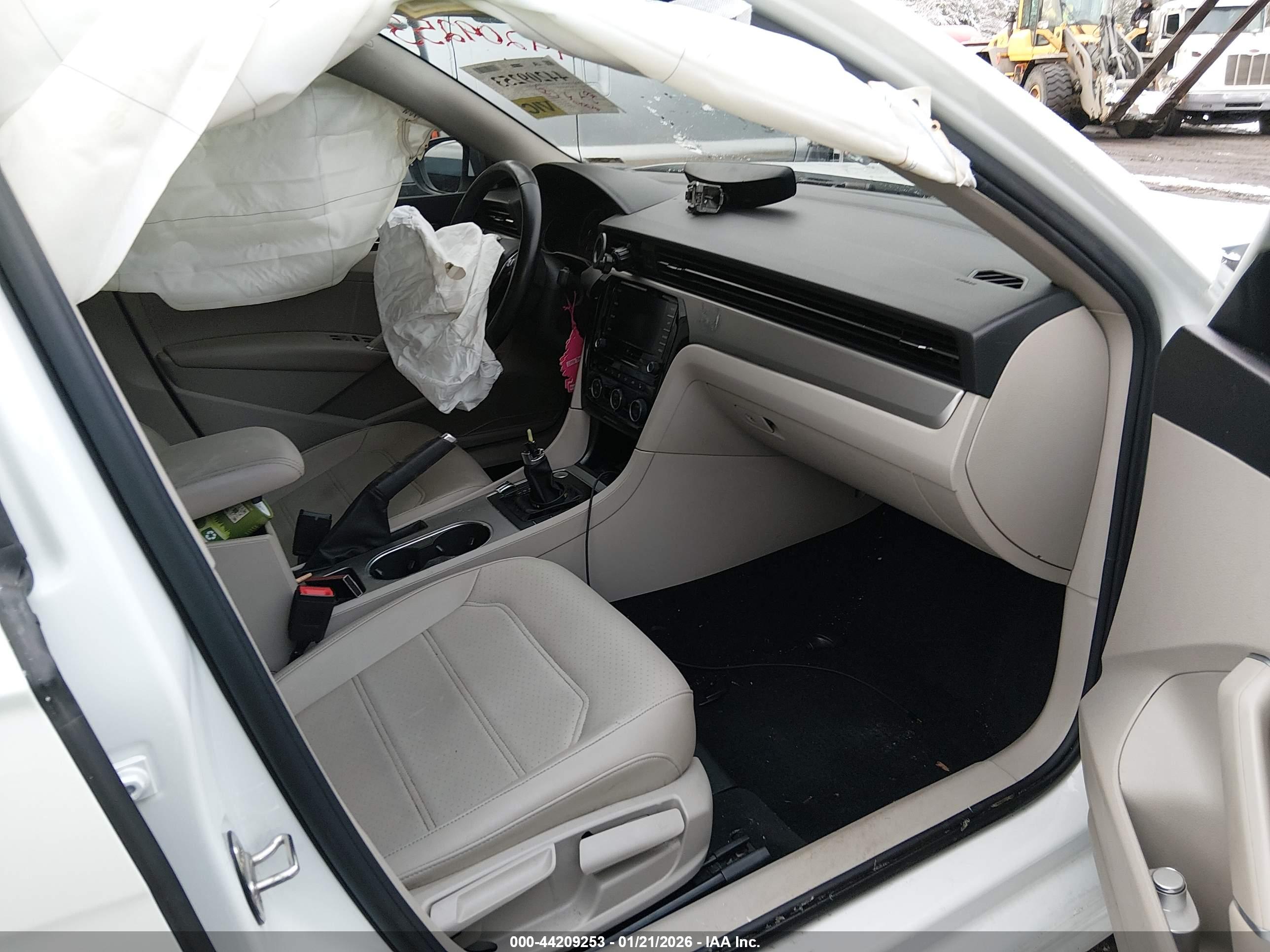VOLKSWAGEN PASSAT image 5