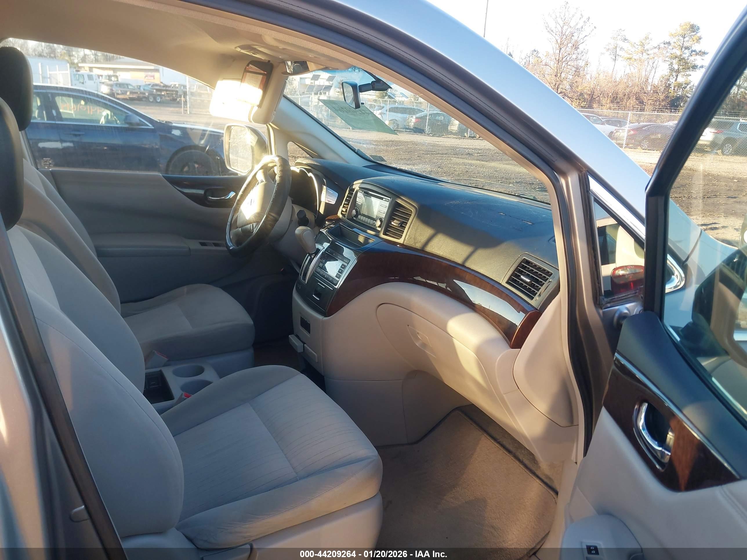 NISSAN QUEST image 5