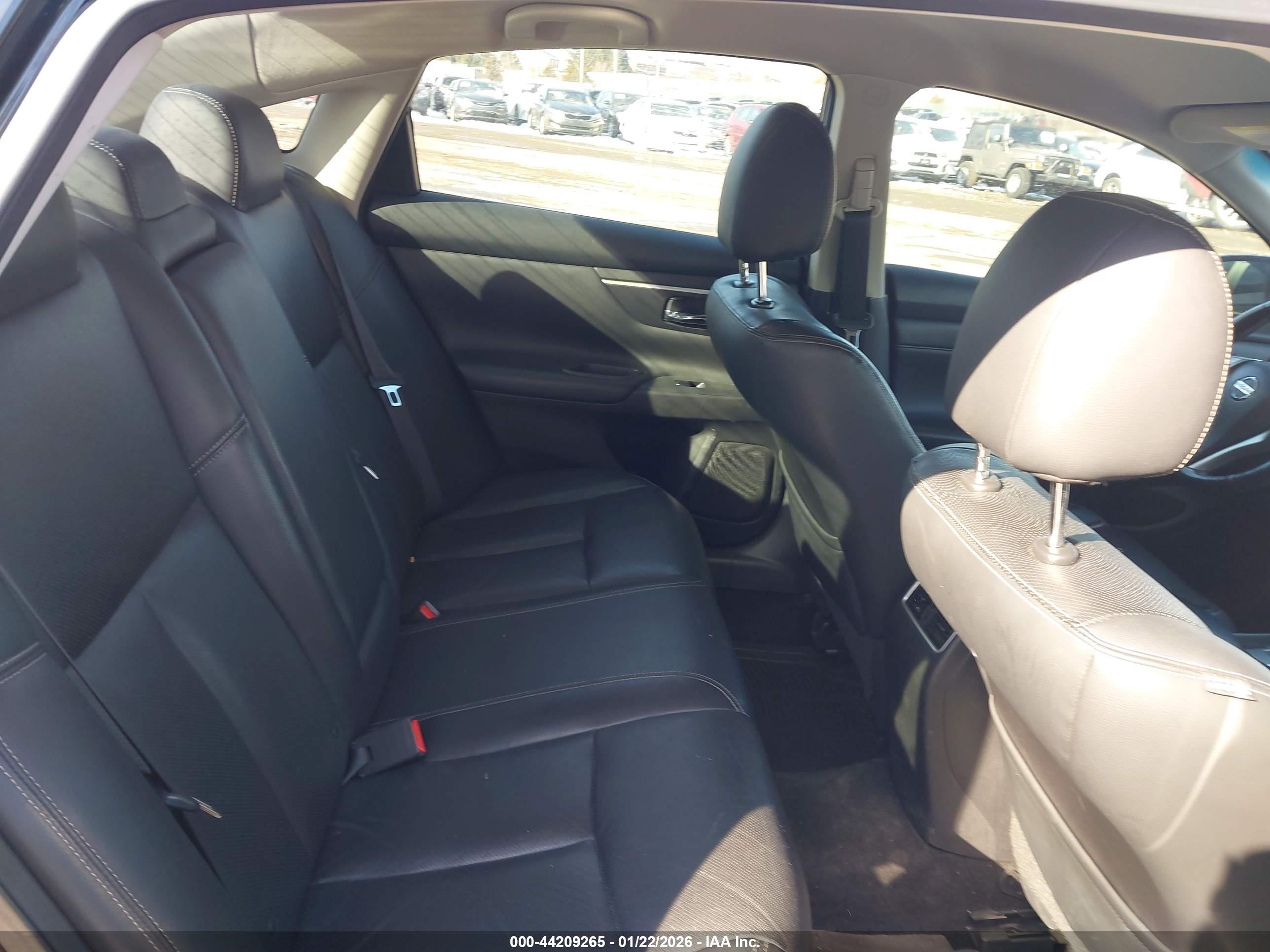 NISSAN ALTIMA image 8