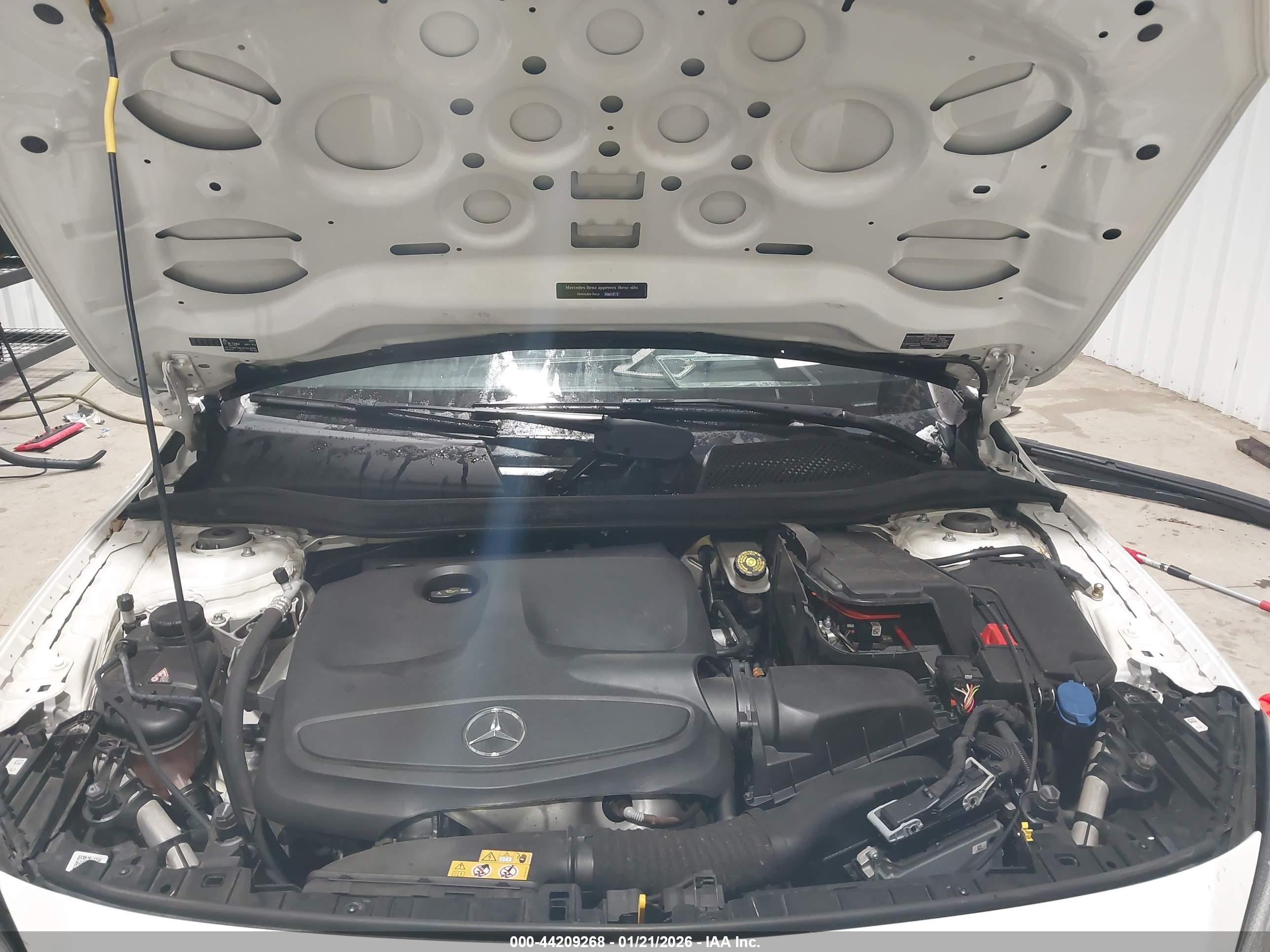 MERCEDES-BENZ GLA image 10