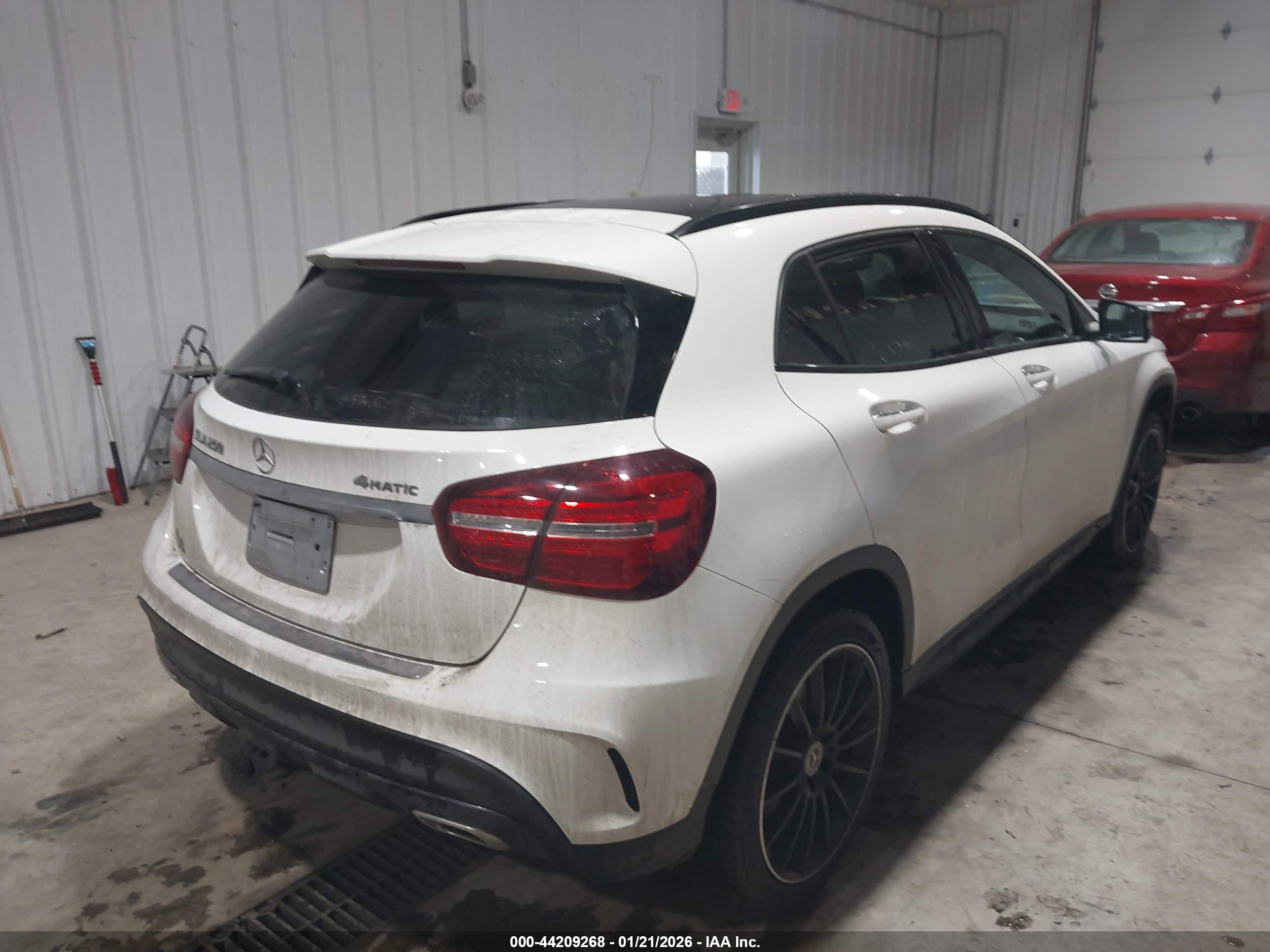 MERCEDES-BENZ GLA image 4