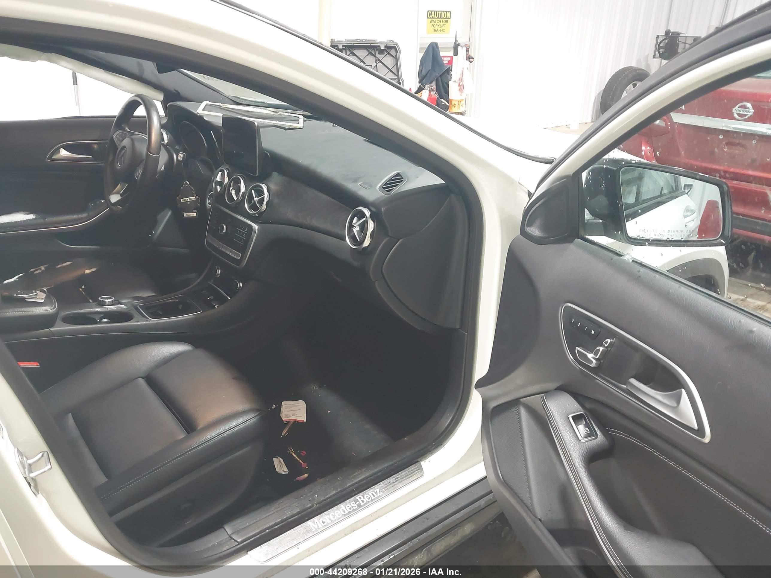 MERCEDES-BENZ GLA image 5