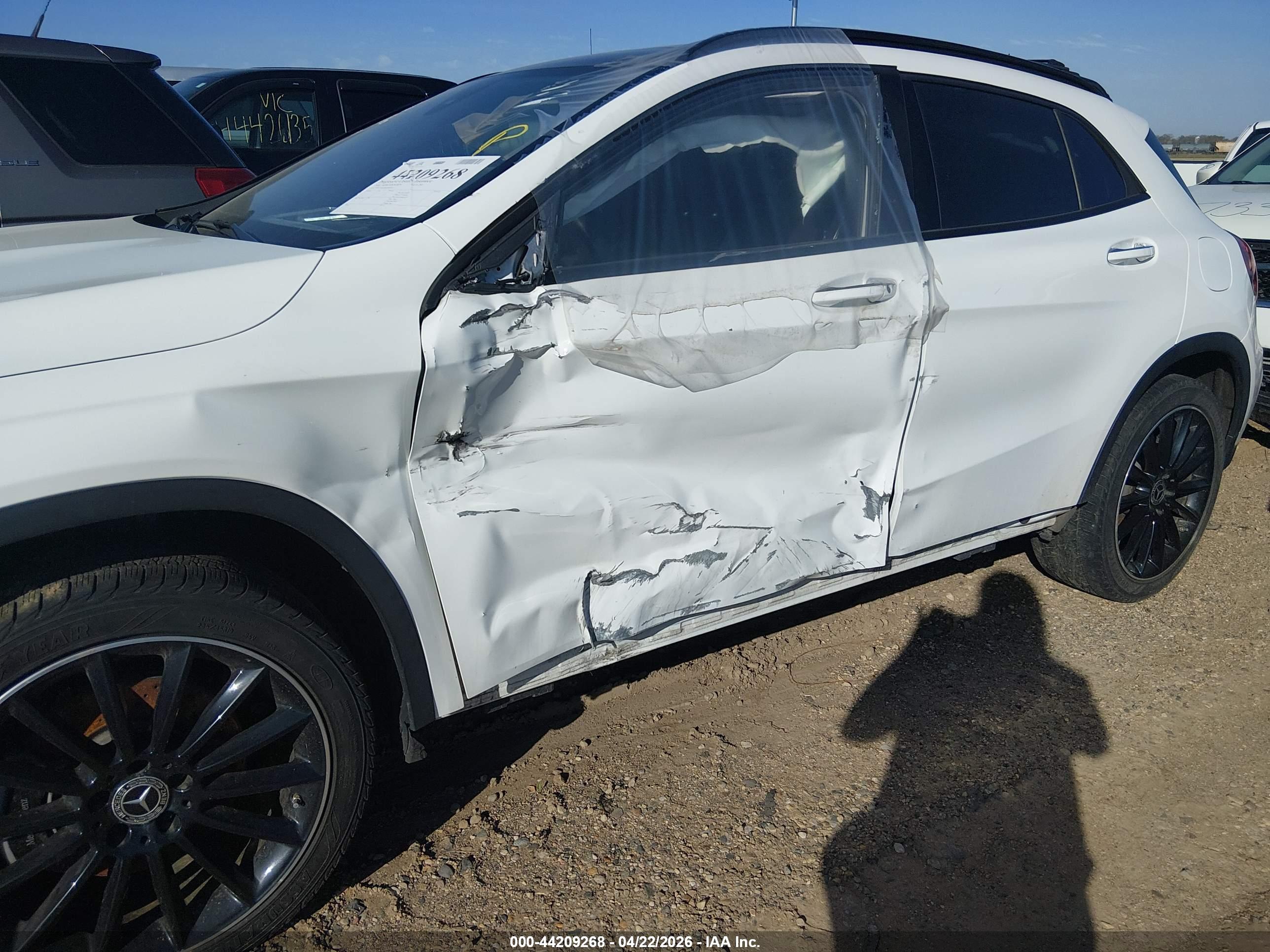 MERCEDES-BENZ GLA image 6