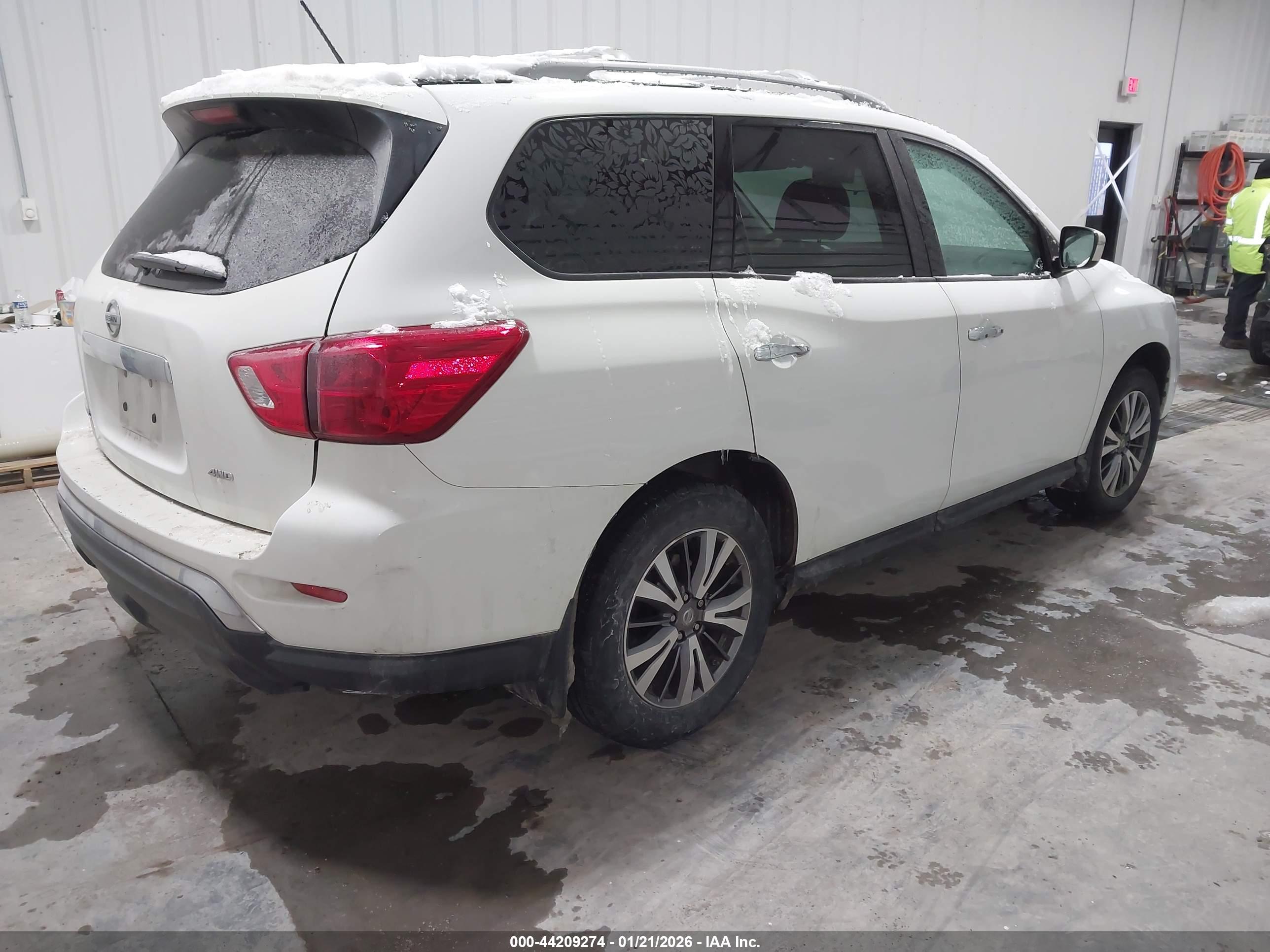 NISSAN PATHFINDER image 4