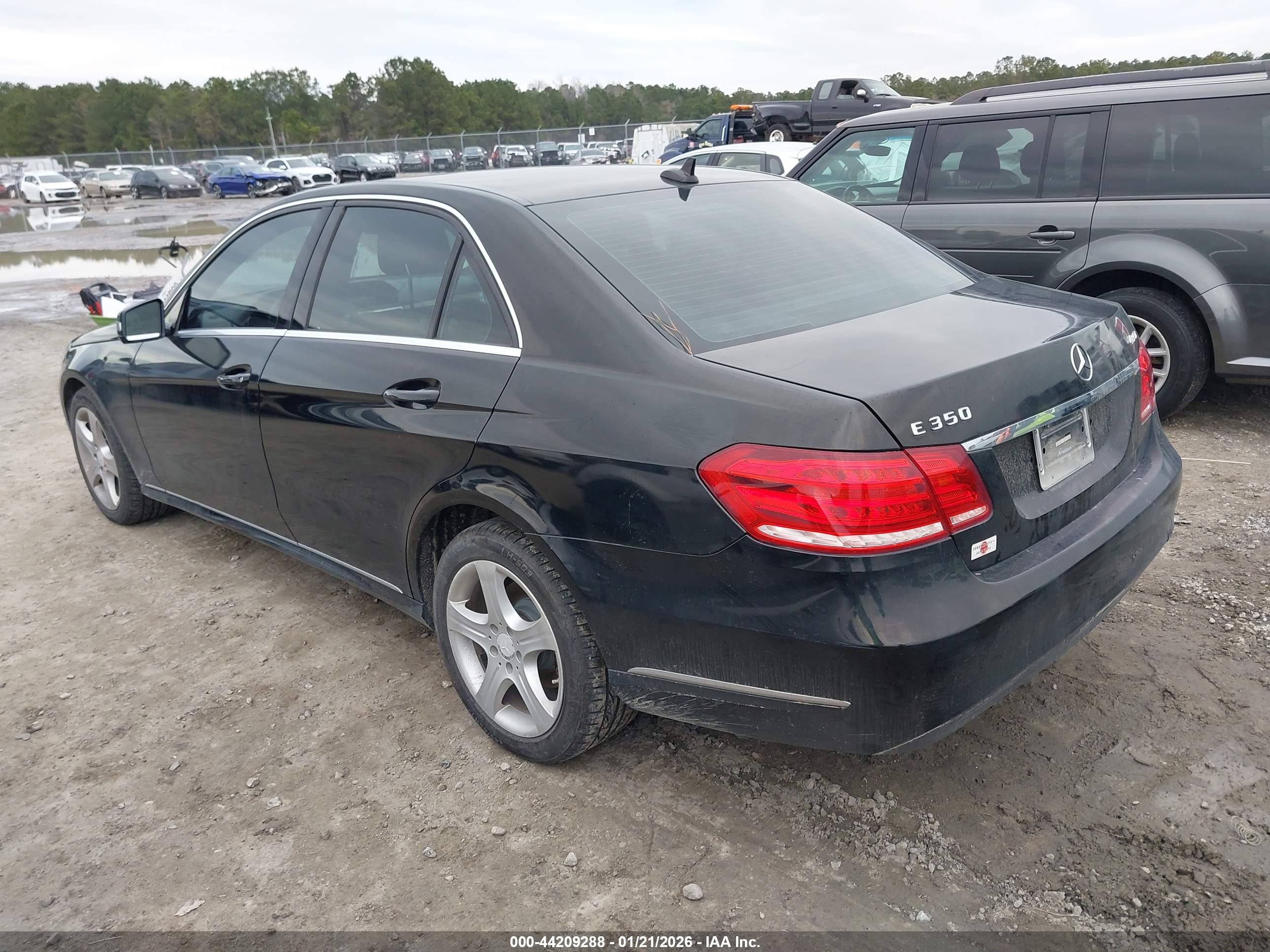 MERCEDES-BENZ E image 3