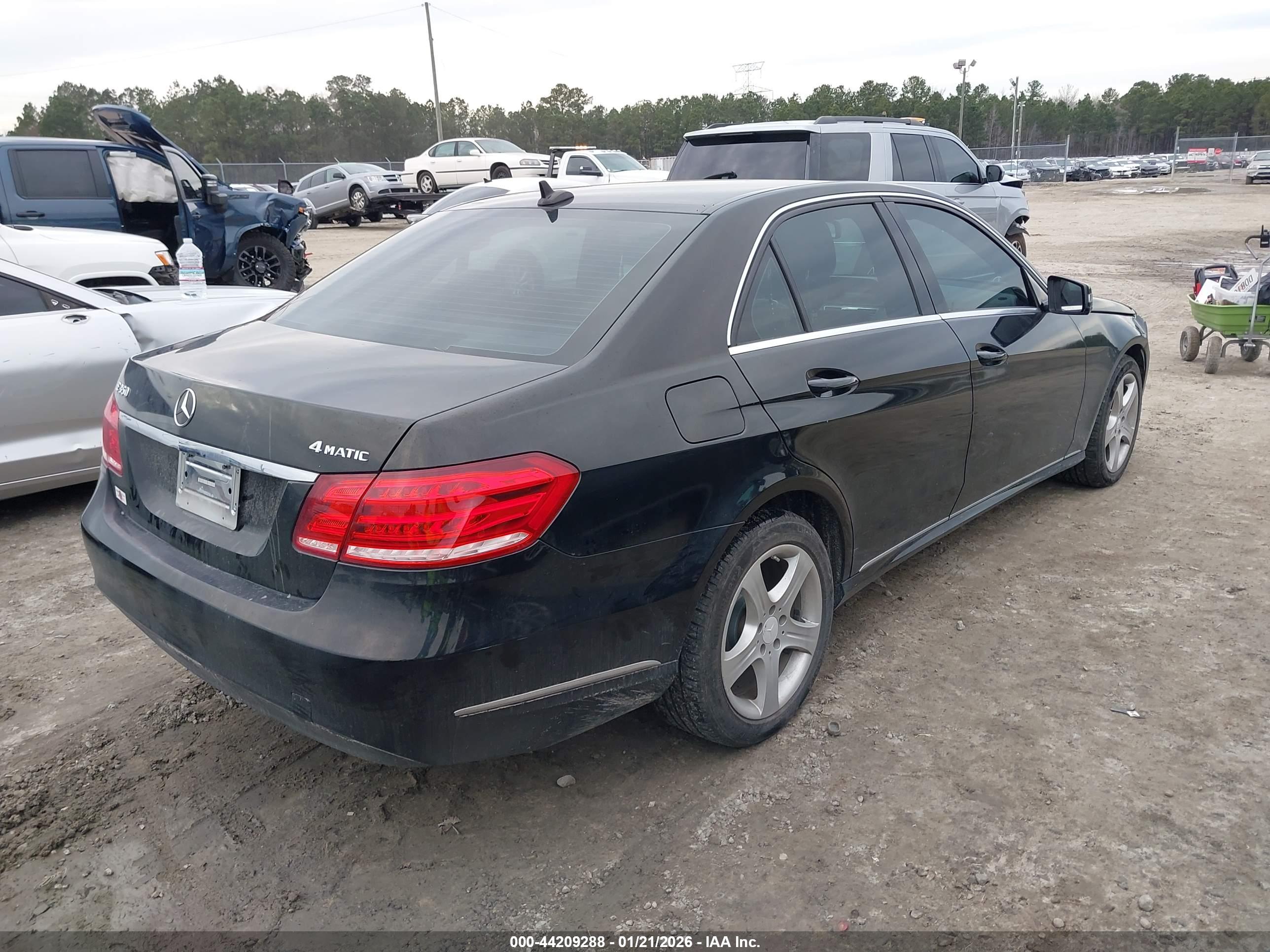 MERCEDES-BENZ E image 4