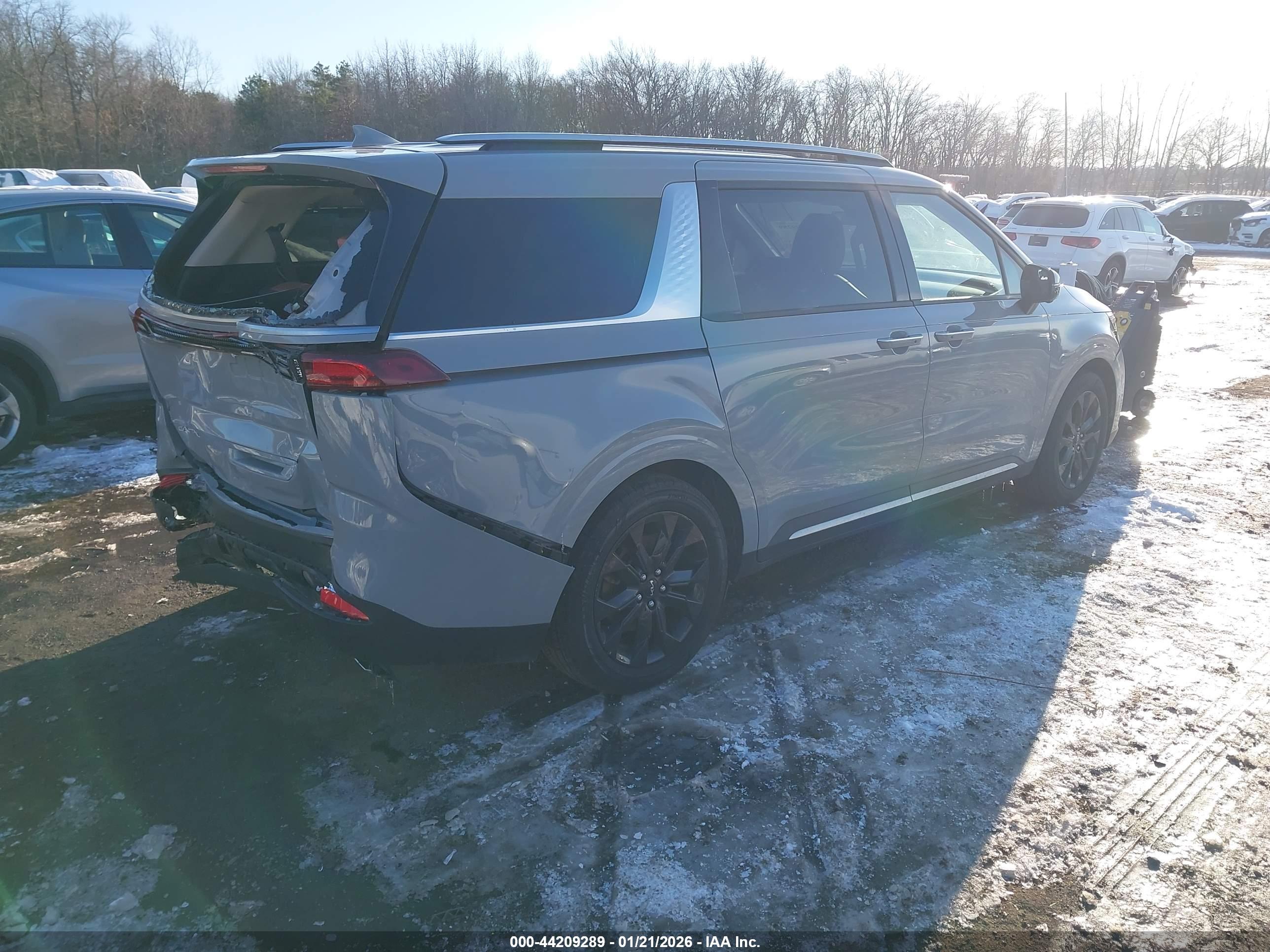 KIA CARNIVAL image 4