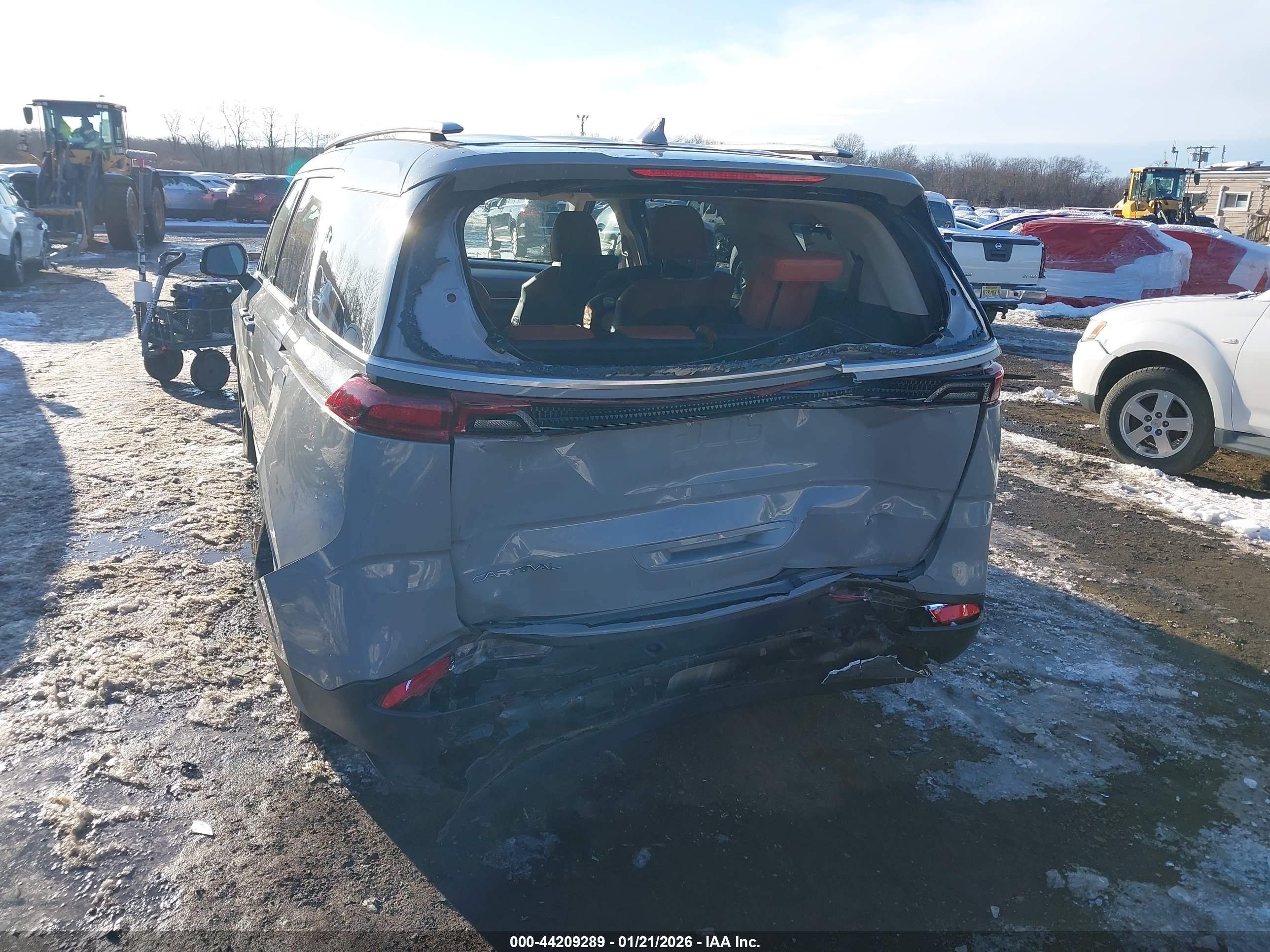 KIA CARNIVAL image 6