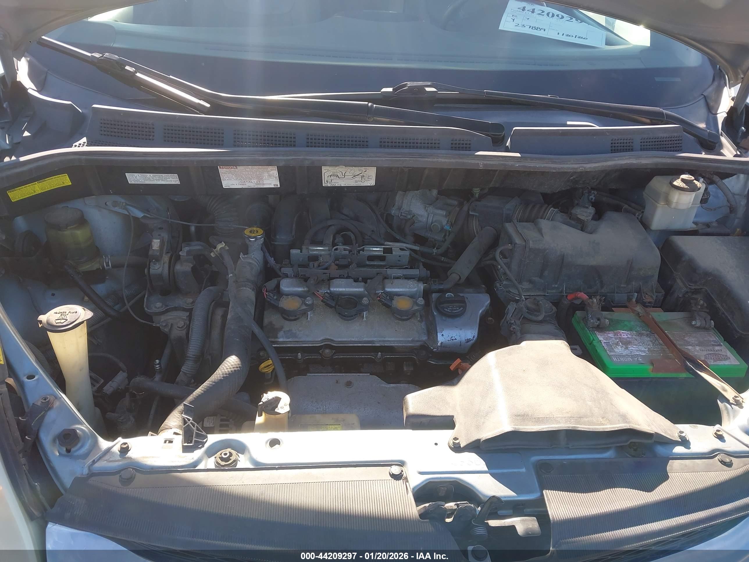 TOYOTA SIENNA image 10