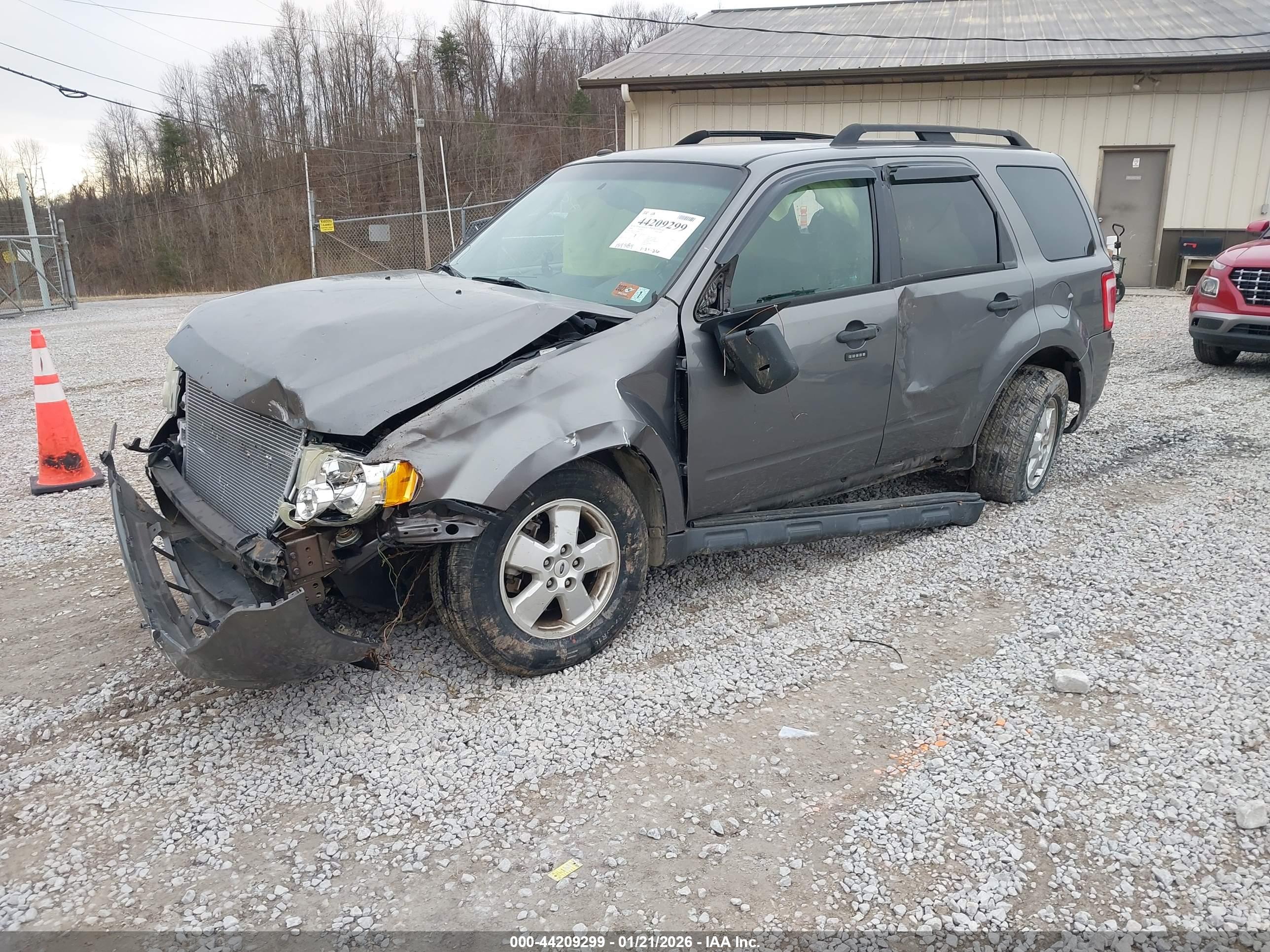FORD ESCAPE image 2