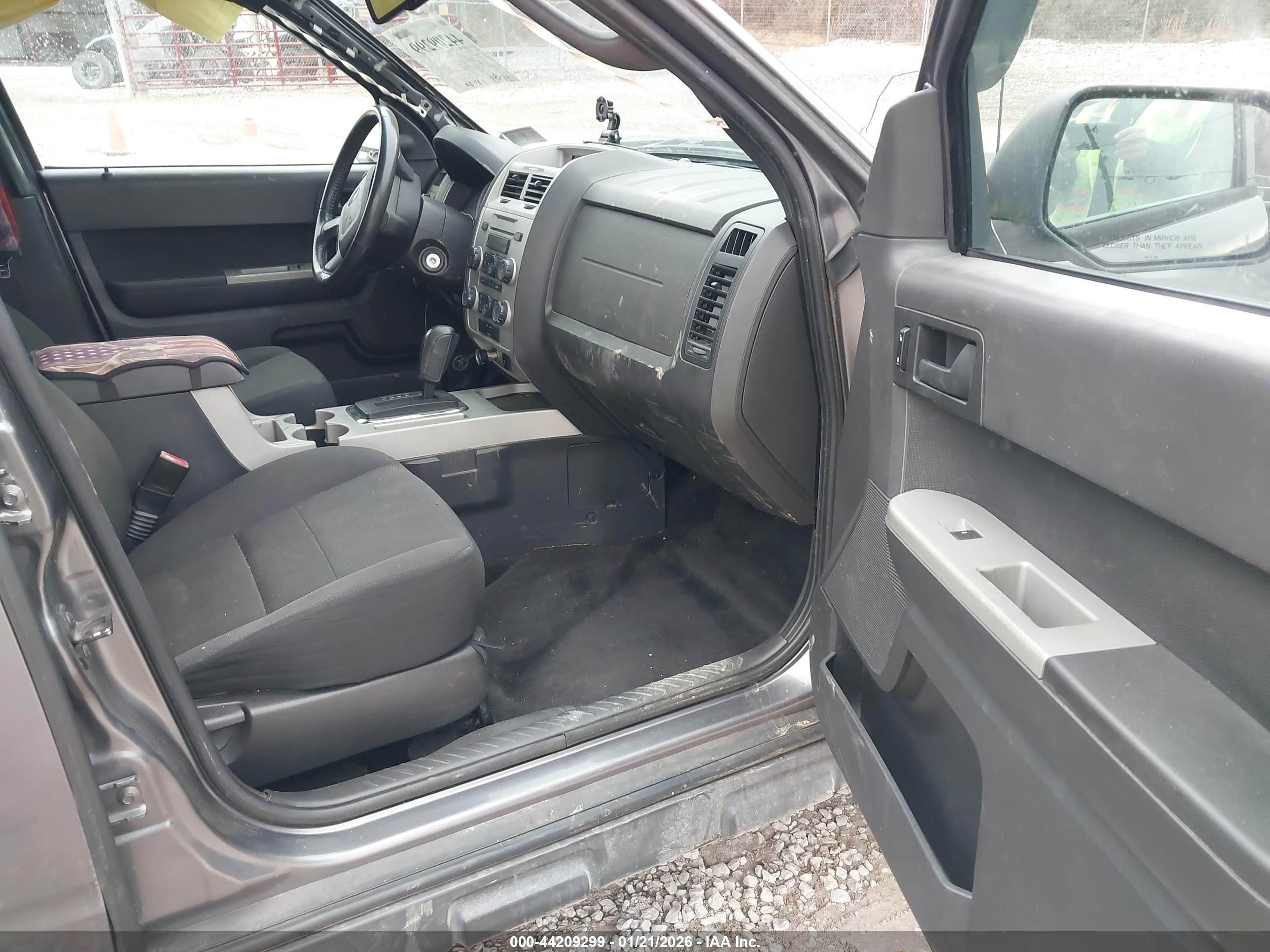 FORD ESCAPE image 5