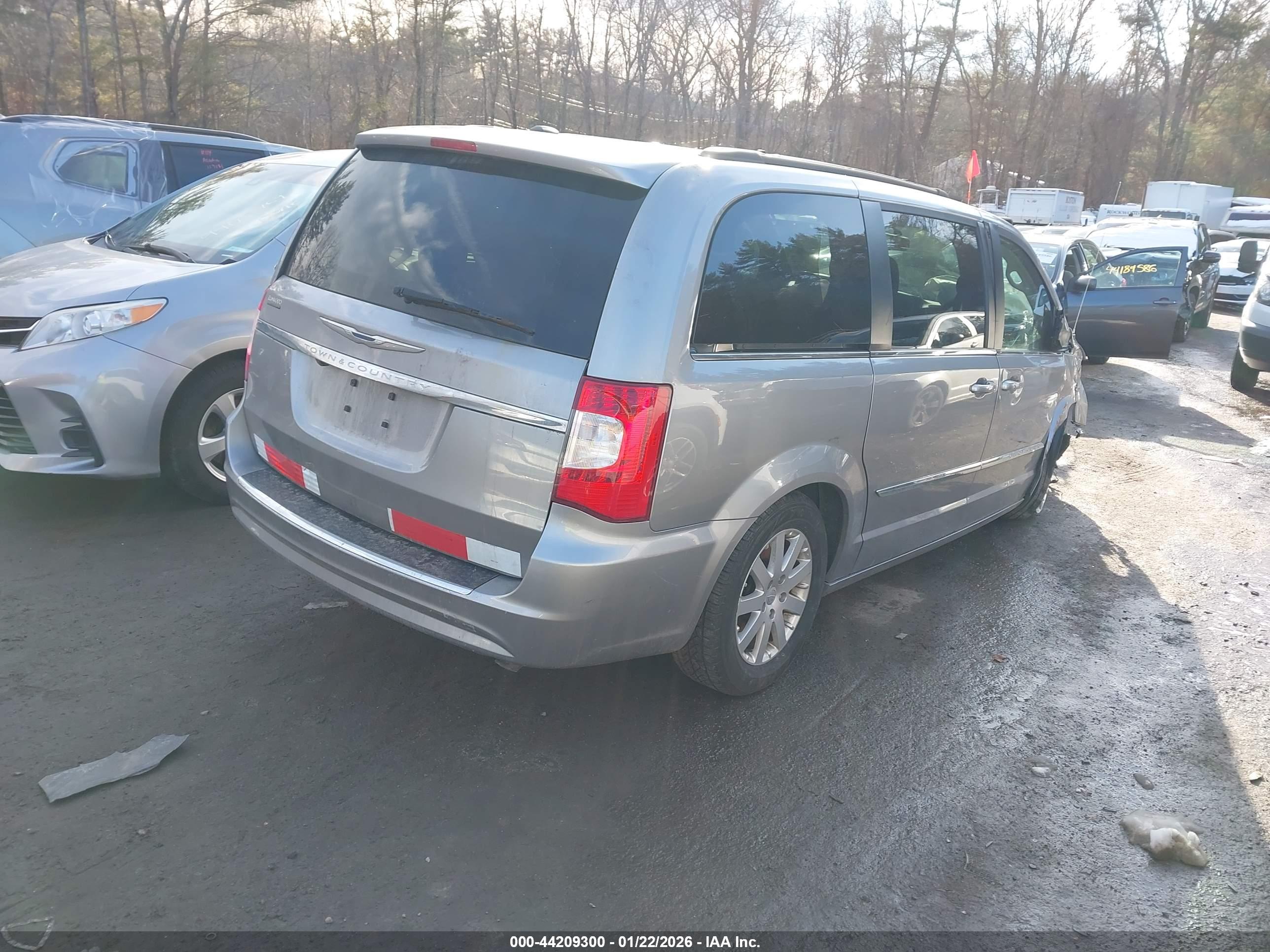 CHRYSLER TOWN image 4